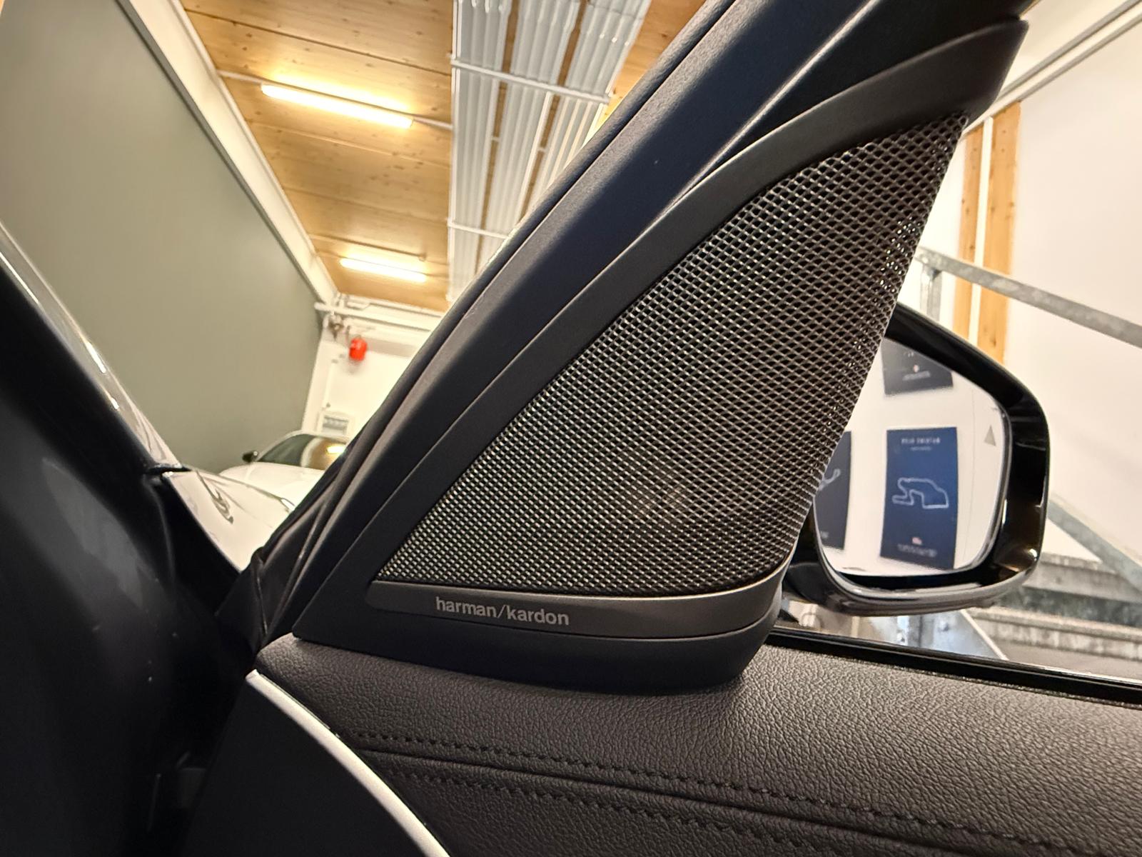 BMW 530d xDrive Touring Luxury Line Steptronic-image-25