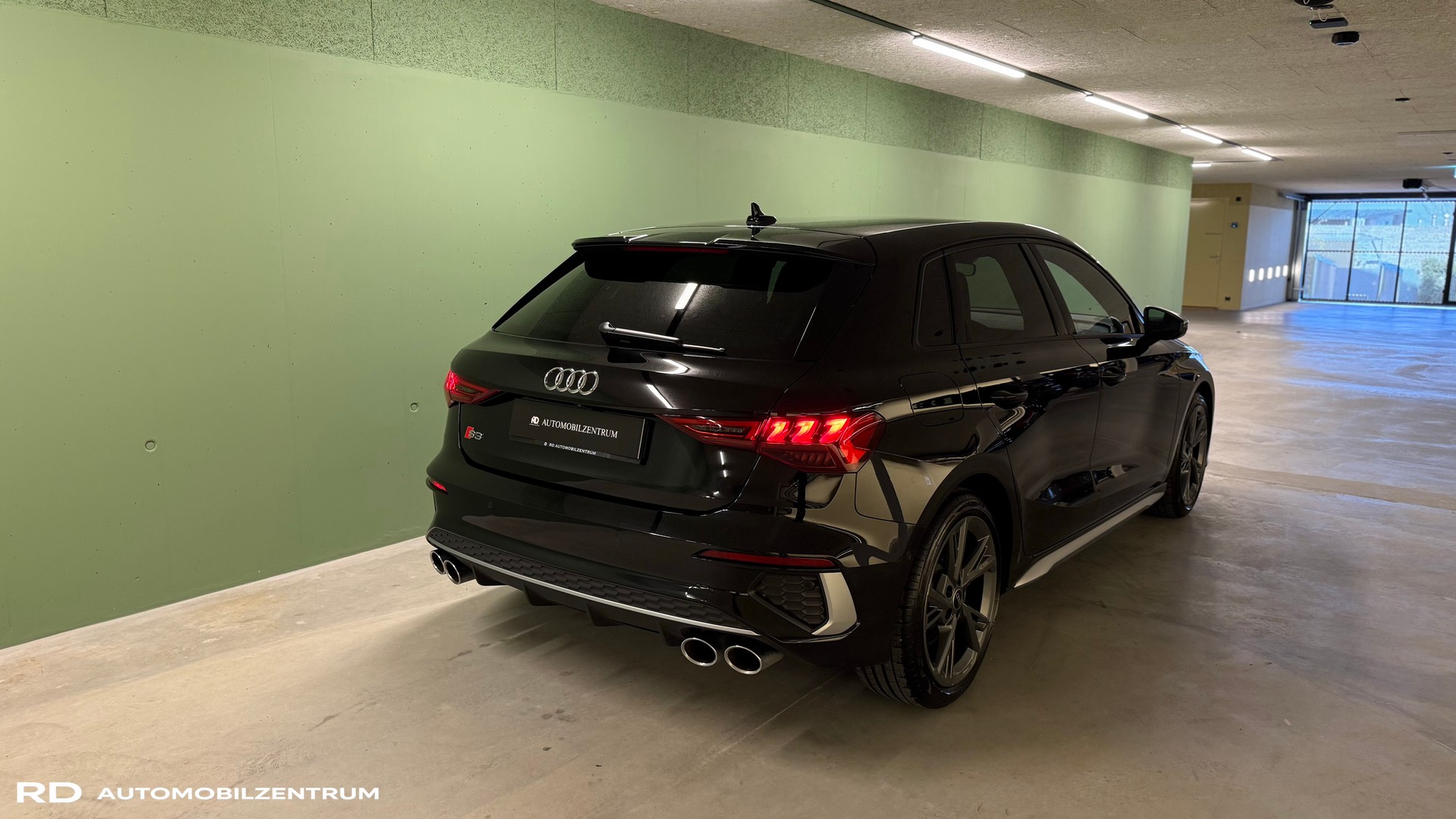 AUDI S3 Sportback 2.0 TFSI quattro S-tronic-image-3