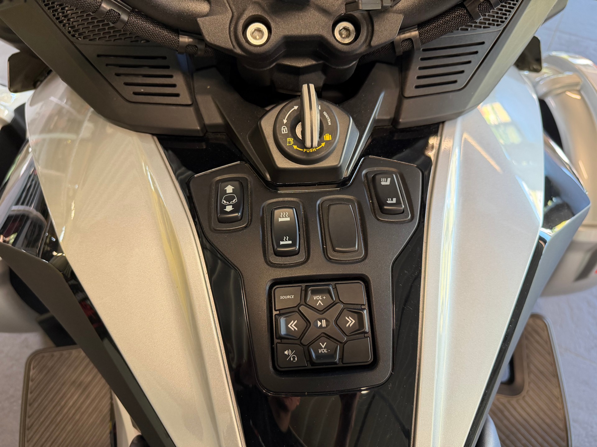 CAN-AM Spyder RT-LTD Dark Edition SE6-image-8