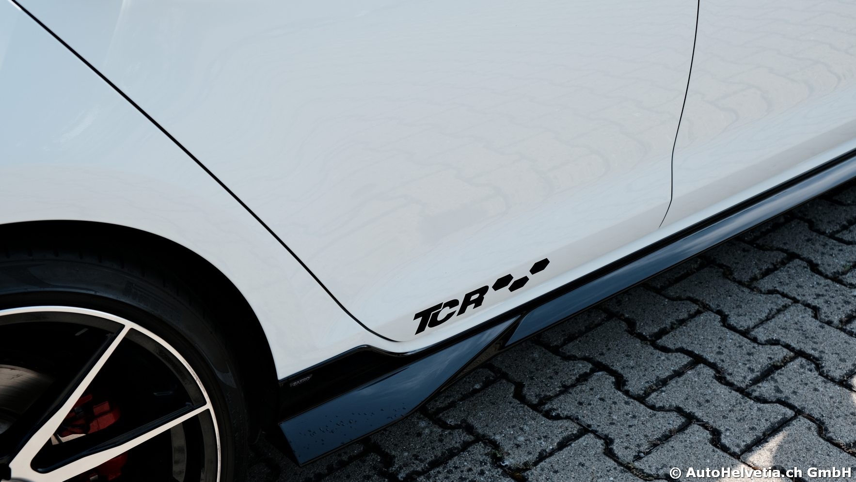 VW Golf 2.0 TSI GTI TCR - DSG-image-11