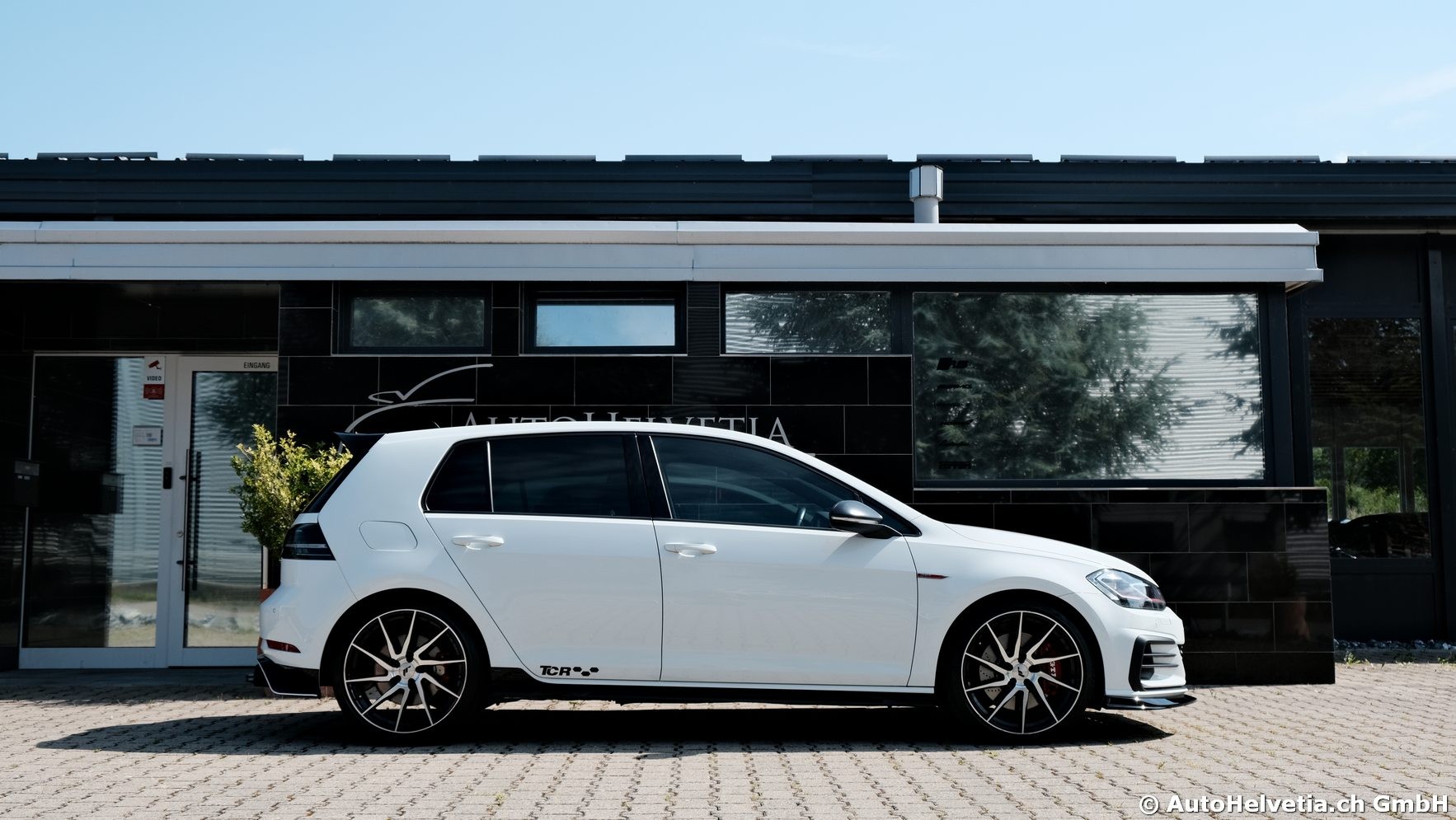 VW Golf 2.0 TSI GTI TCR - DSG-showroom-element-3