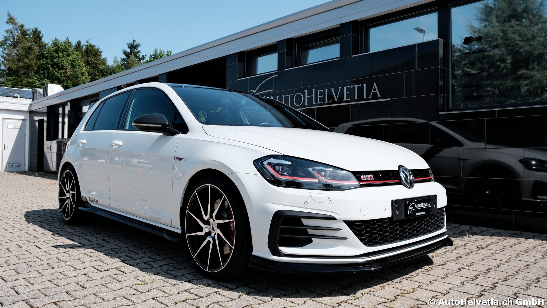 VW Golf 2.0 TSI GTI TCR - DSG-showroom-element-1