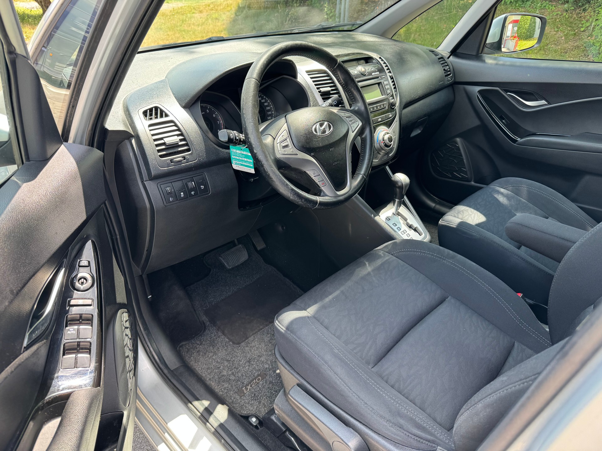 HYUNDAI iX20 1.6 Style Automatic-image-8