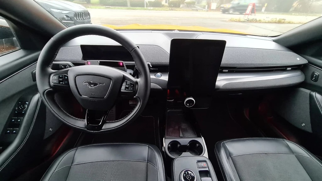 FORD Mustang MACH-E GT AWD 91 kWh ** 601 PS ** Voll-Leder ** Gr-Navi ** RF-Kamera 360° ** Panorama-Glasdach ** Head UP Display **-image-10