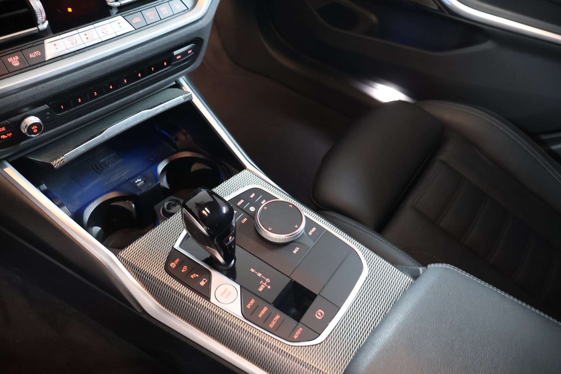 BMW 330e x DriveTouring M Sport Steptronic-image-9