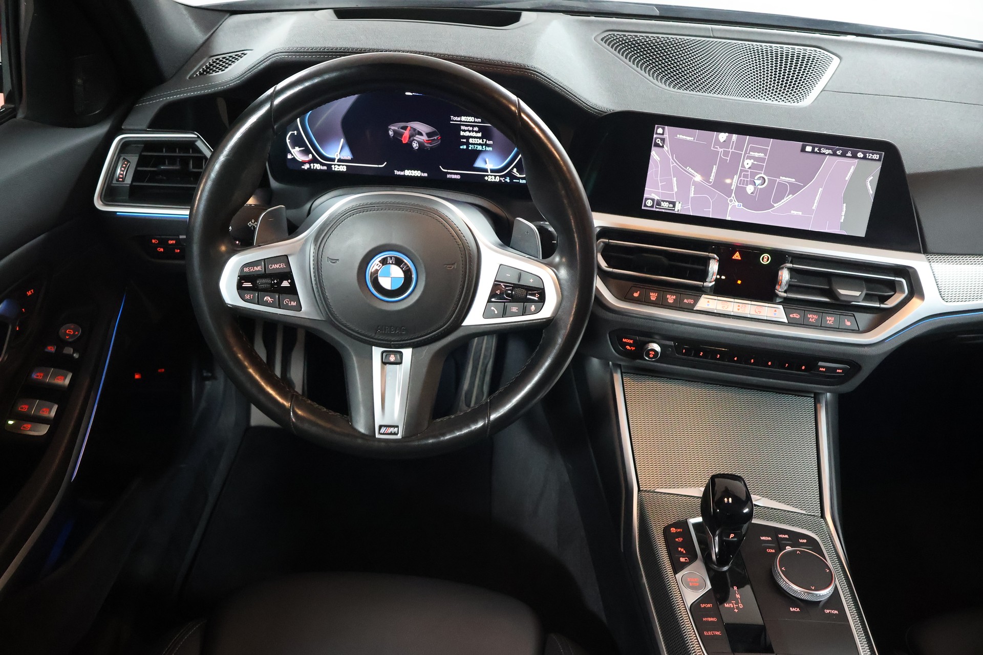 BMW 330e x DriveTouring M Sport Steptronic-image-8
