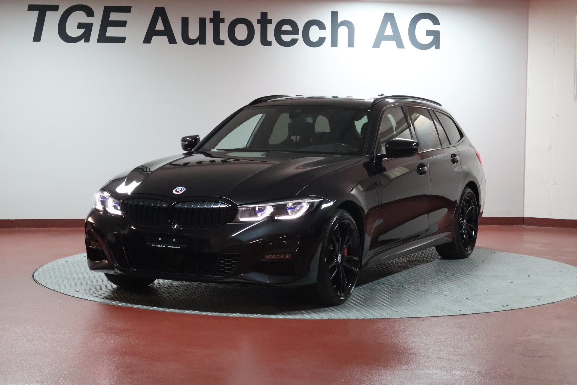 BMW 330e x DriveTouring M Sport Steptronic