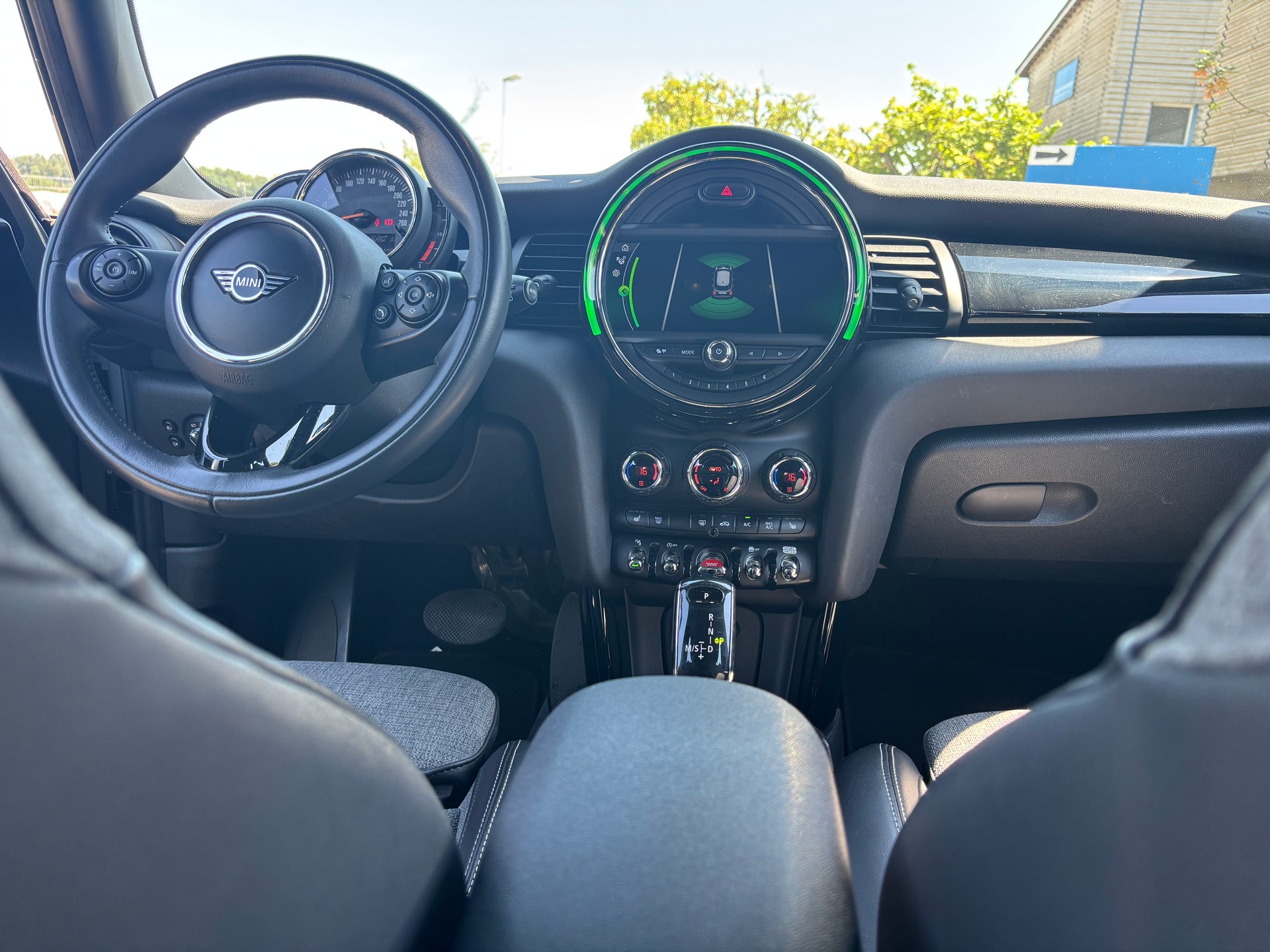MINI Cooper Steptronic DKG 5- Doors-image-5