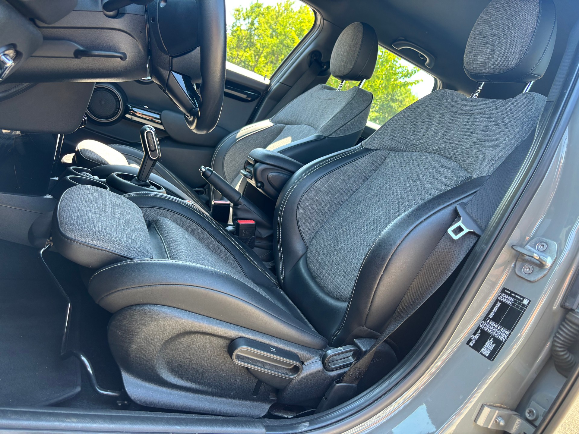 MINI Cooper Steptronic DKG 5- Doors-image-6