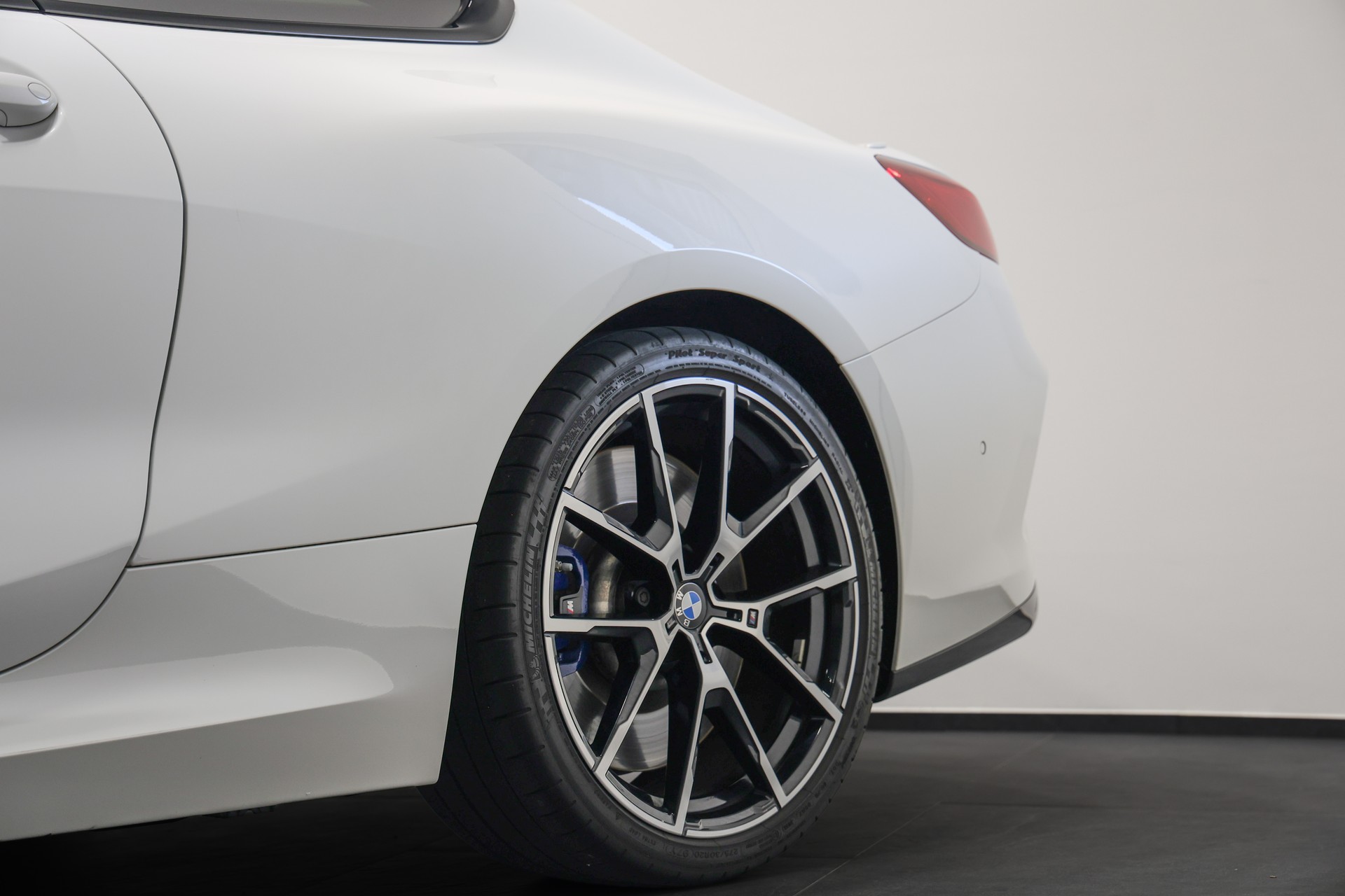 BMW 840d xDrive M Sport Steptronic *CH-Fahrzeug*-image-11