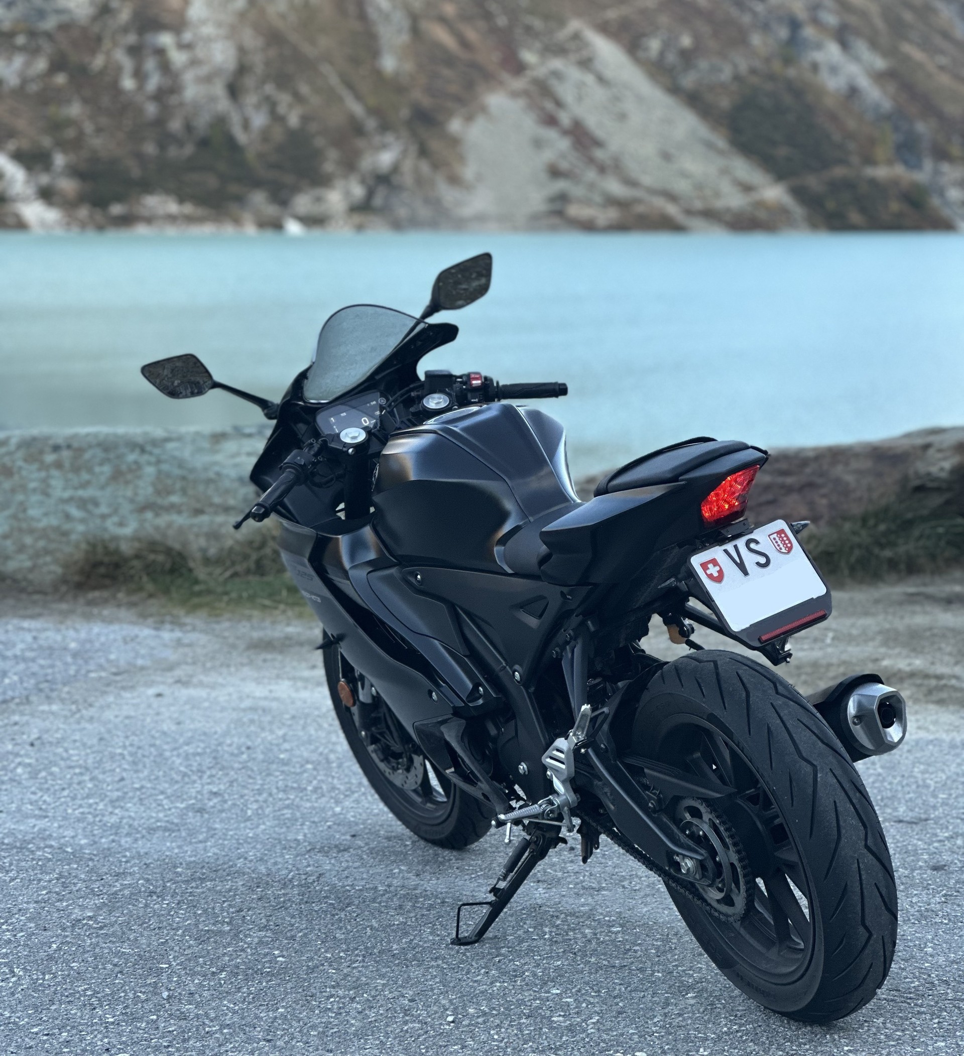 YAMAHA YZF-R 125 ABS-image-2