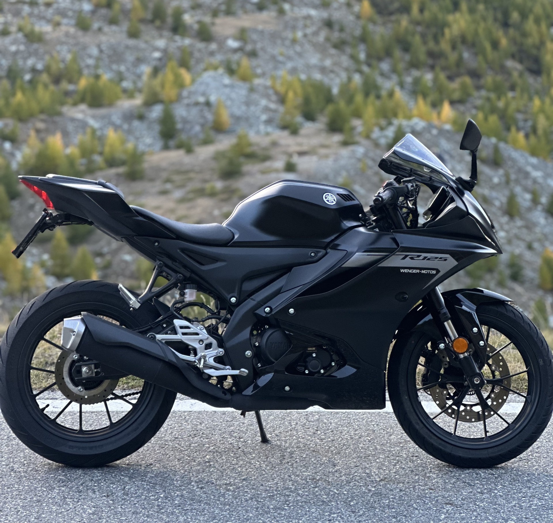 YAMAHA YZF-R 125 ABS-image-1