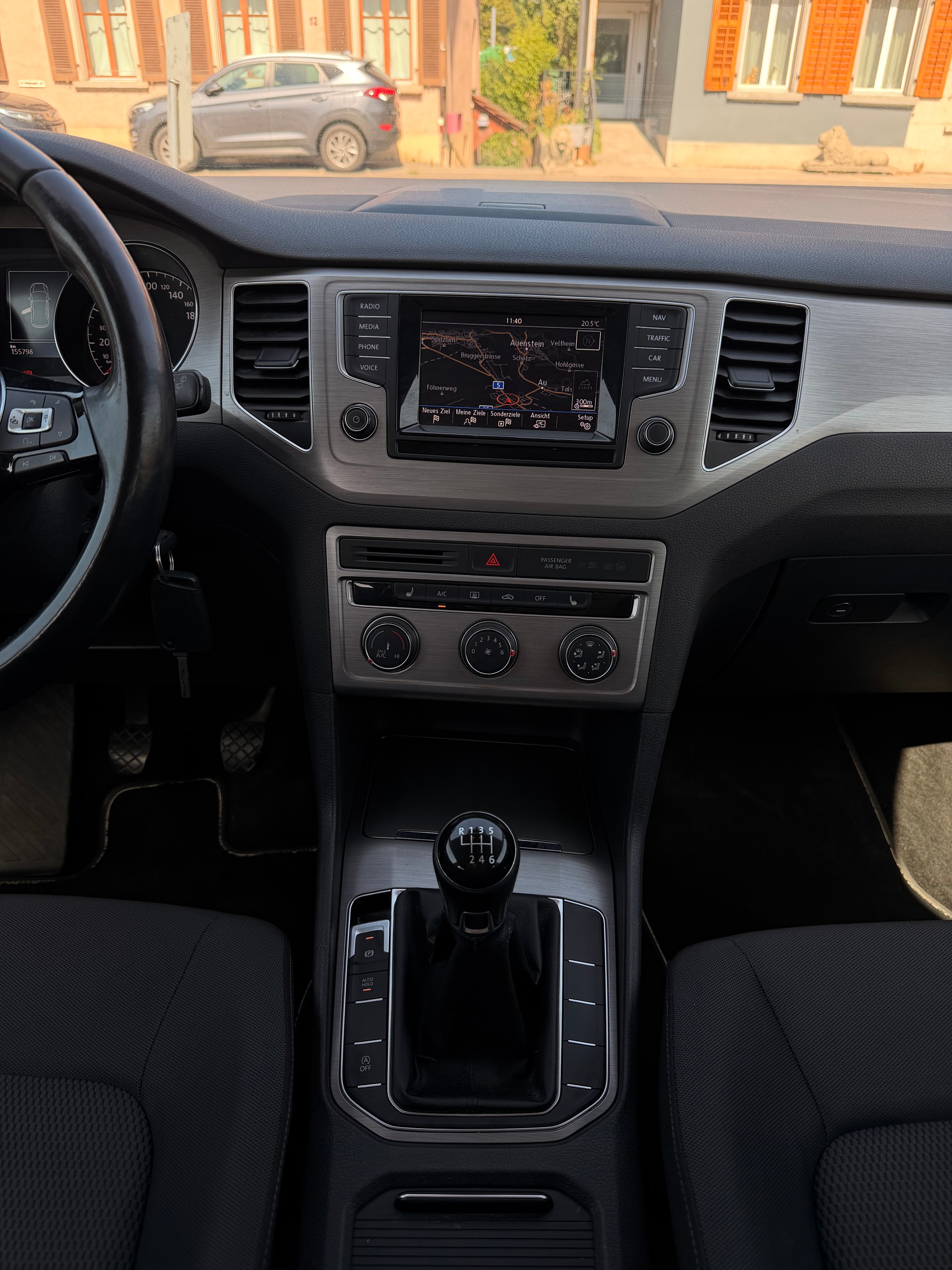 VW Golf Sportsvan 1.6 TDI BlueMotion Comfortline-image-11