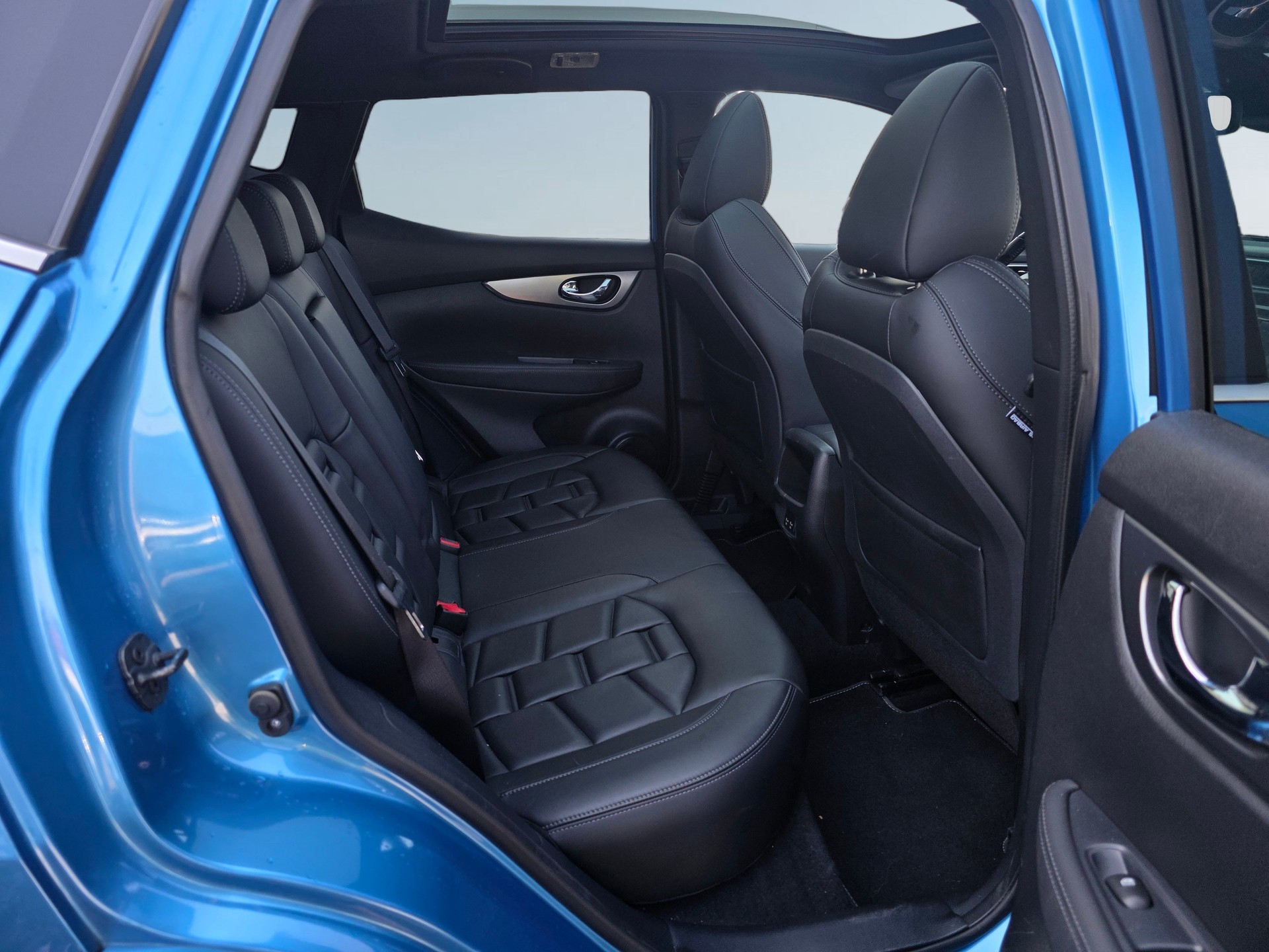 NISSAN Qashqai 1.3 DIG-T MHEV Visia * Vollausstattung * Anhängerkupplung * Panoramadach *-image-25