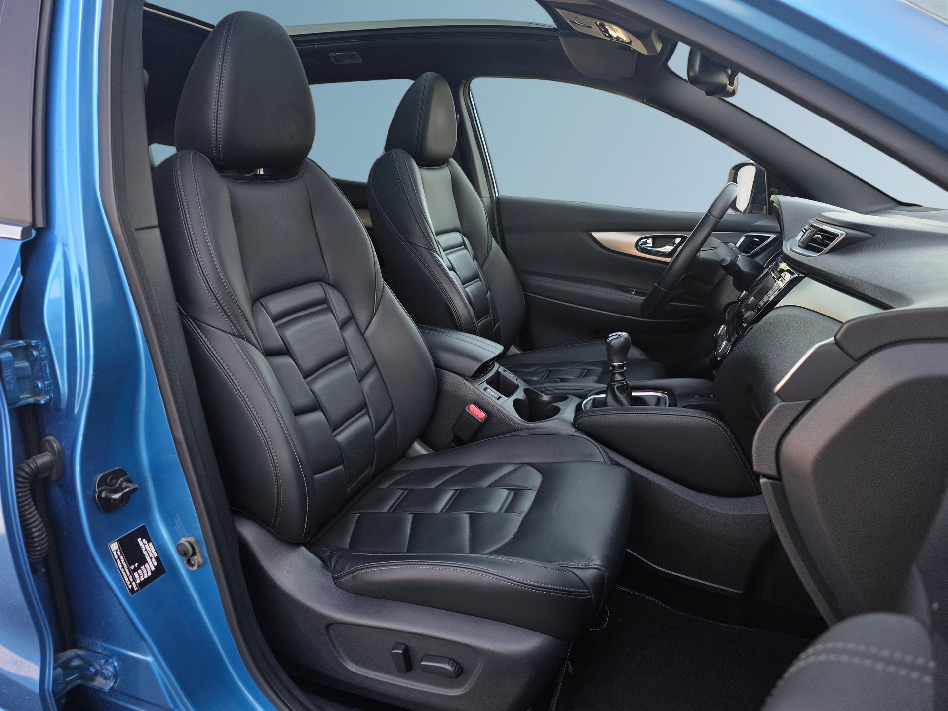 NISSAN Qashqai 1.3 DIG-T MHEV Visia * Vollausstattung * Anhängerkupplung * Panoramadach *-image-19