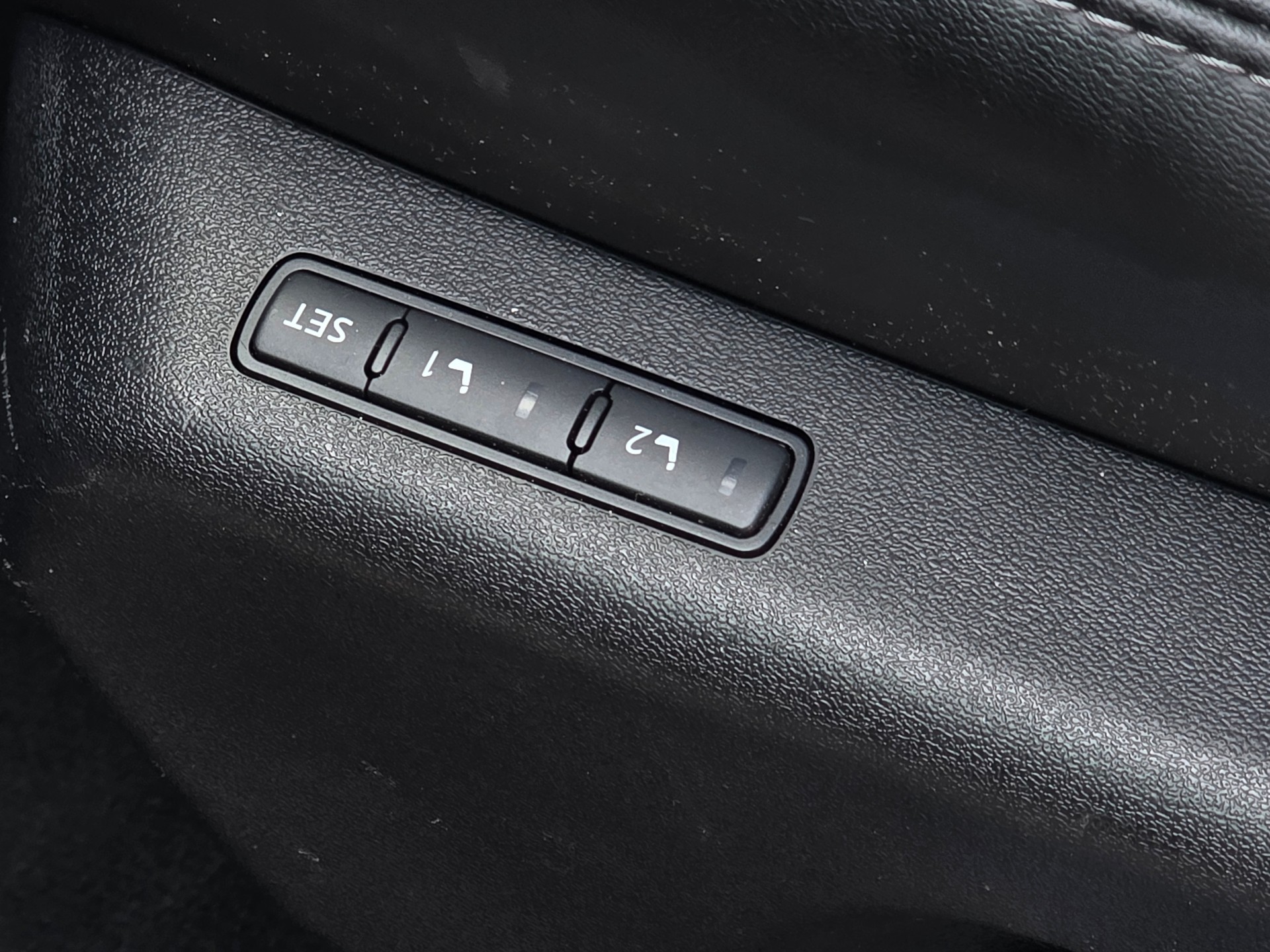 NISSAN Qashqai 1.3 DIG-T MHEV Visia * Vollausstattung * Anhängerkupplung * Panoramadach *-image-17