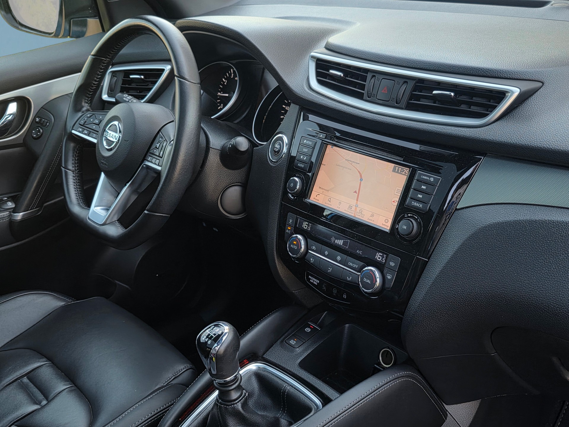 NISSAN Qashqai 1.3 DIG-T MHEV Visia * Vollausstattung * Anhängerkupplung * Panoramadach *-image-21