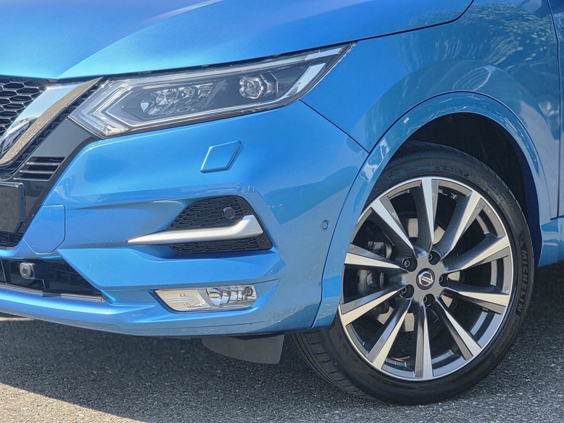 NISSAN Qashqai 1.3 DIG-T MHEV Visia * Vollausstattung * Anhängerkupplung * Panoramadach *-showroom-element-1