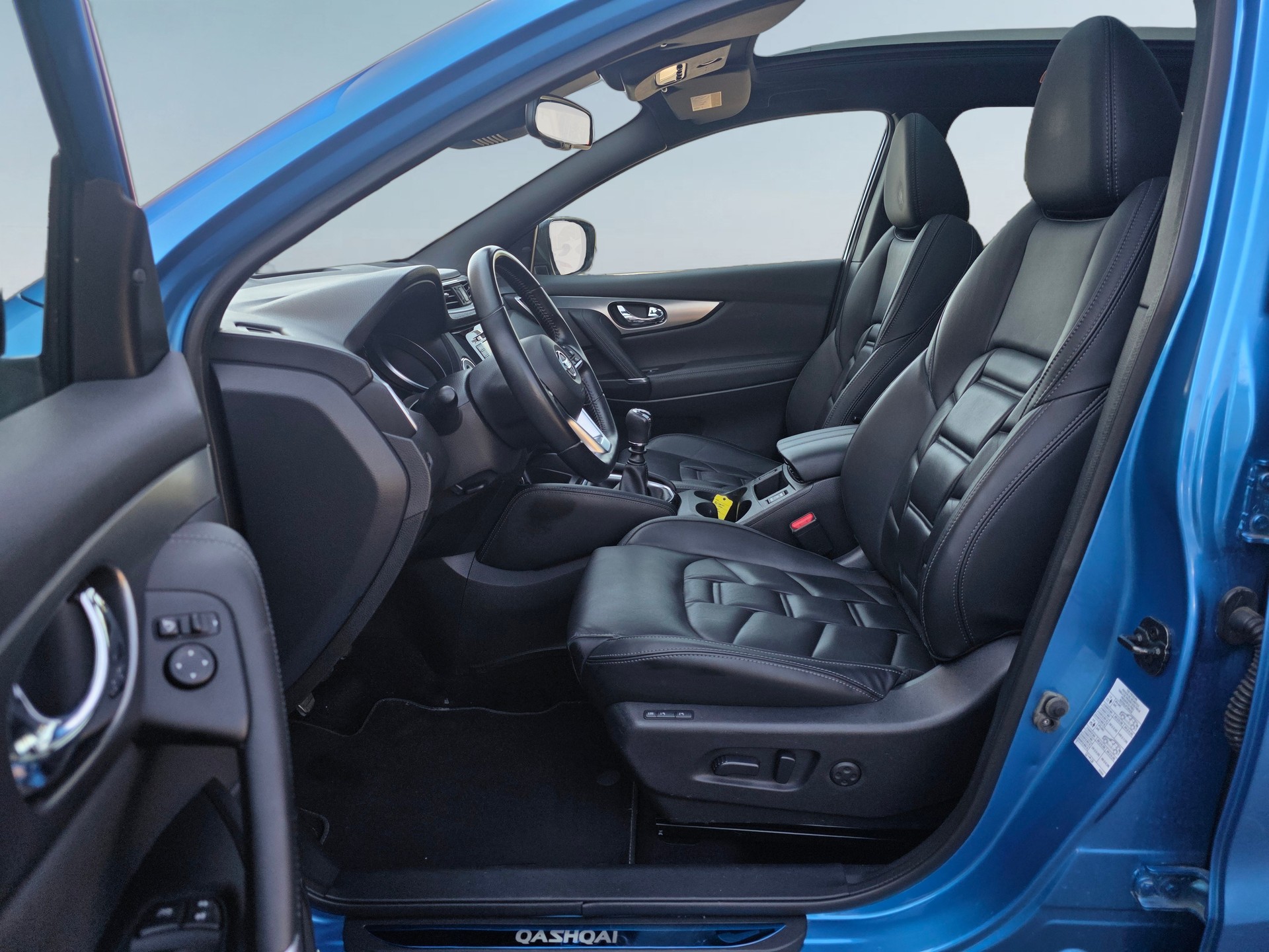 NISSAN Qashqai 1.3 DIG-T MHEV Visia * Vollausstattung * Anhängerkupplung * Panoramadach *-image-7