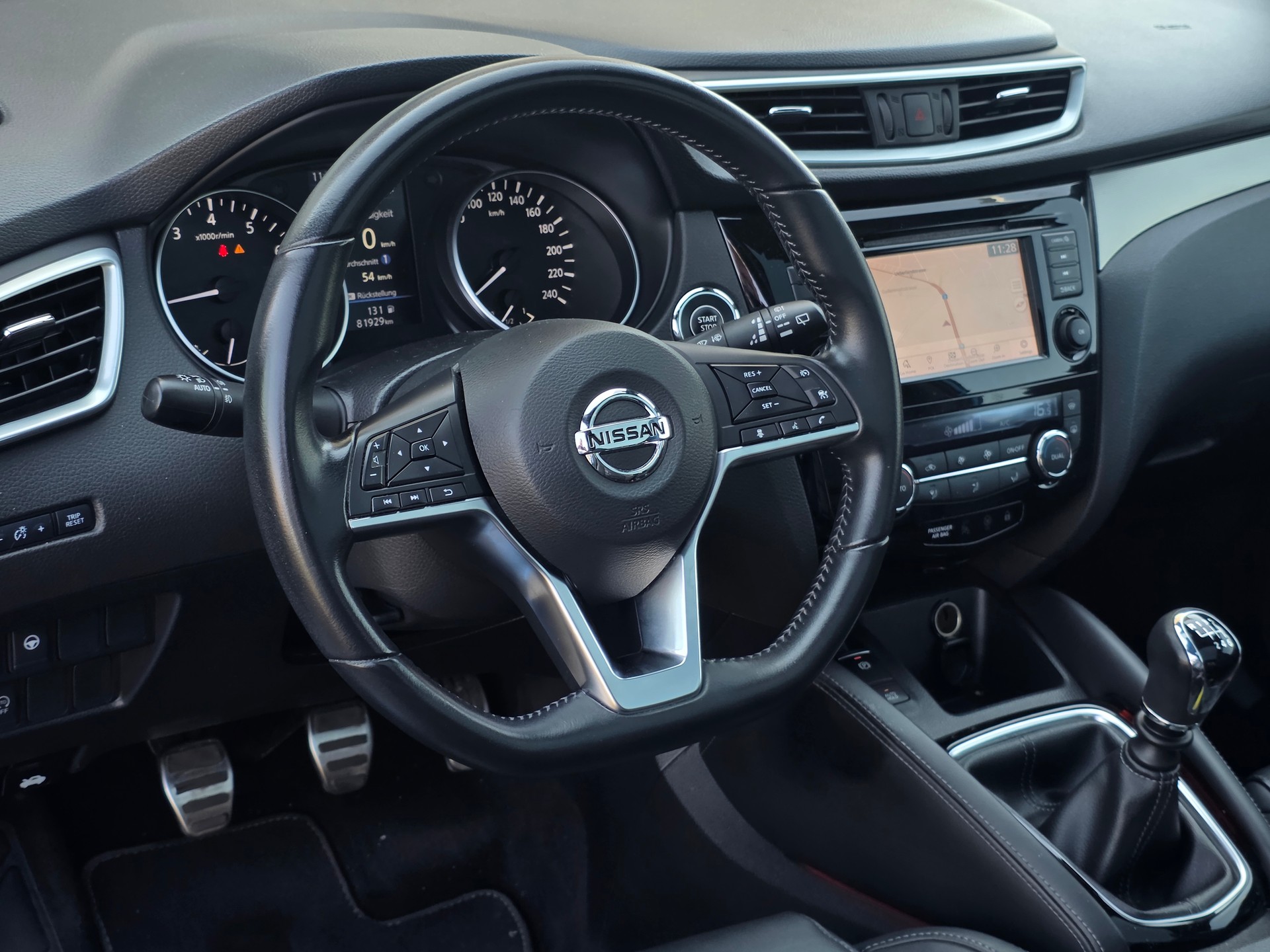 NISSAN Qashqai 1.3 DIG-T MHEV Visia * Vollausstattung * Anhängerkupplung * Panoramadach *-image-9