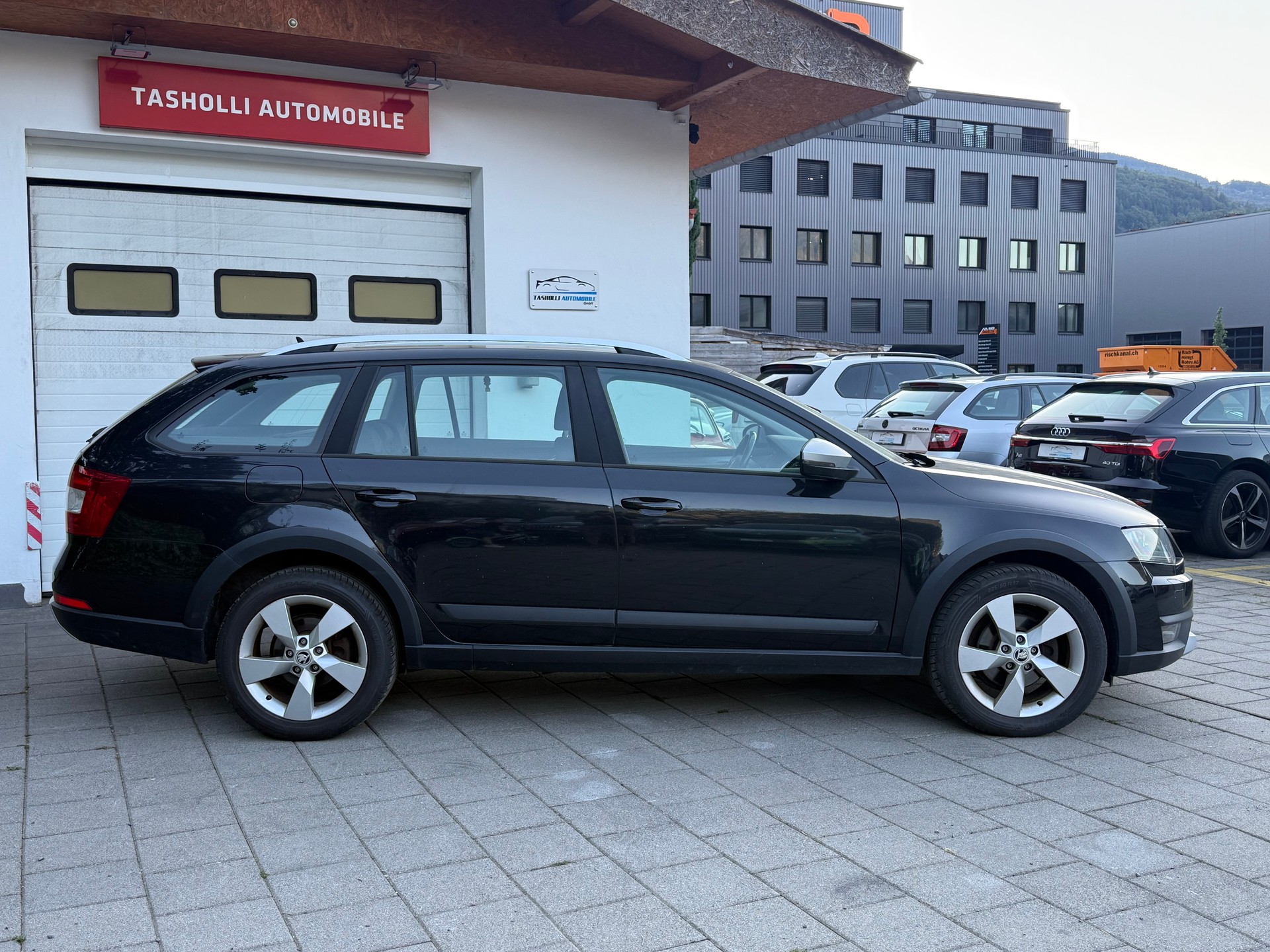 SKODA Octavia Combi 2.0 TDI Scout 4x4-image-7