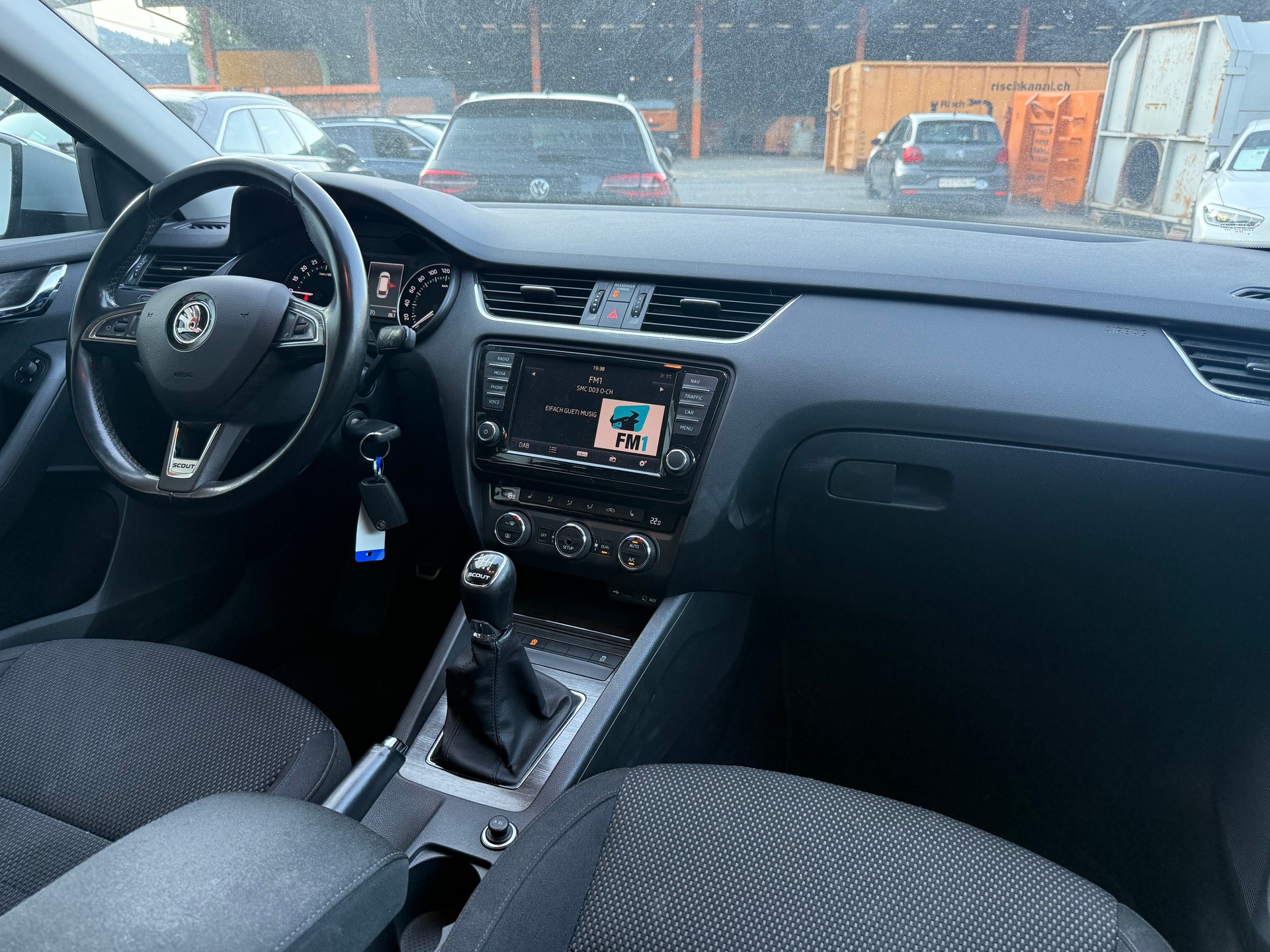 SKODA Octavia Combi 2.0 TDI Scout 4x4-image-9