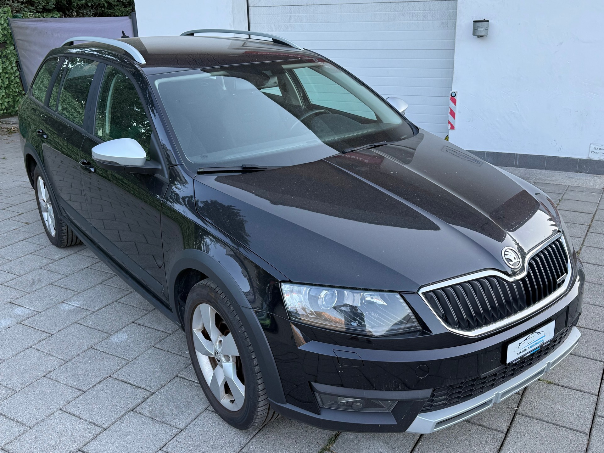 SKODA Octavia Combi 2.0 TDI Scout 4x4-image-8