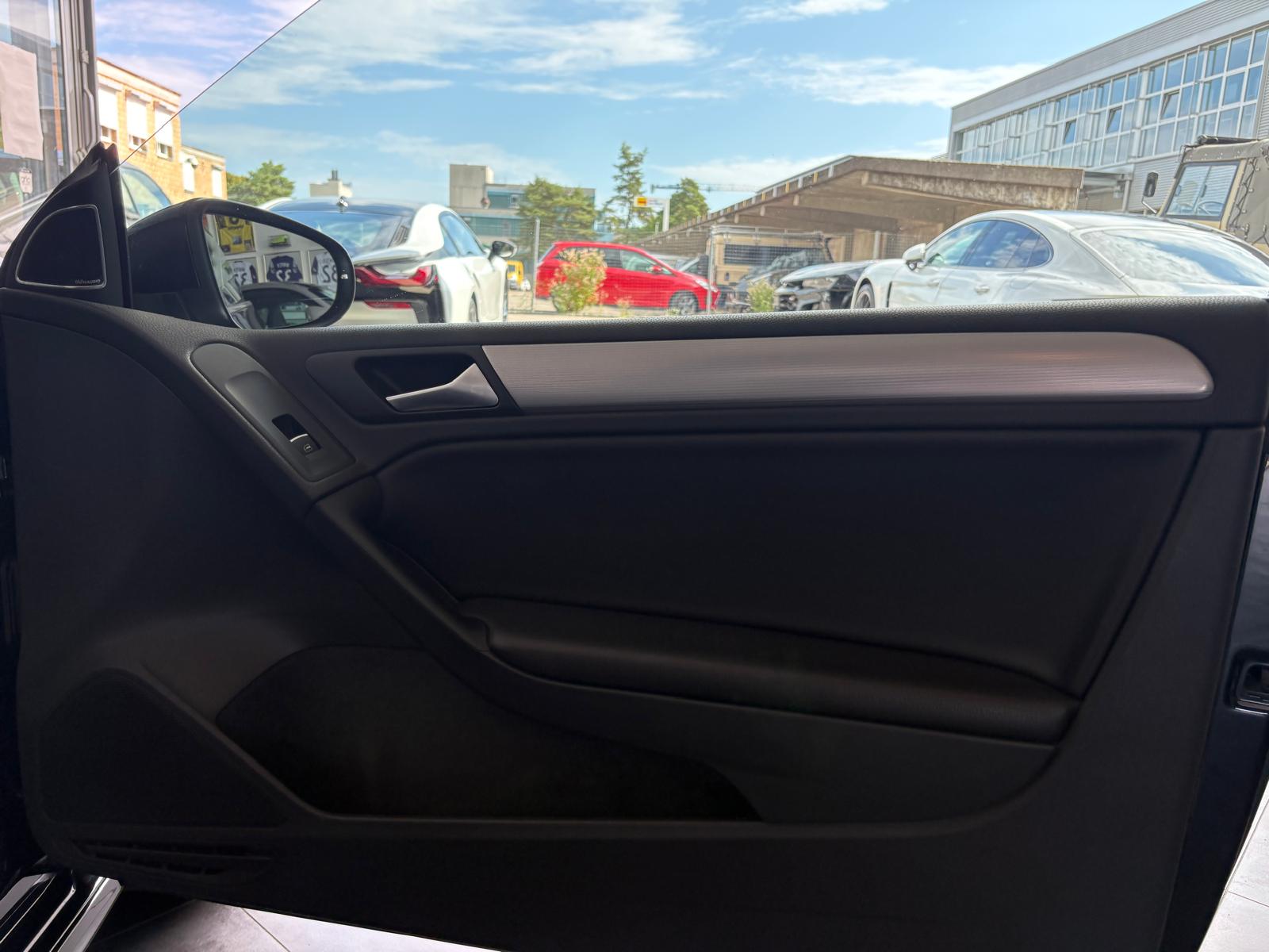 VW Golf VI Cabriolet 2.0 TSI R DSG-image-27
