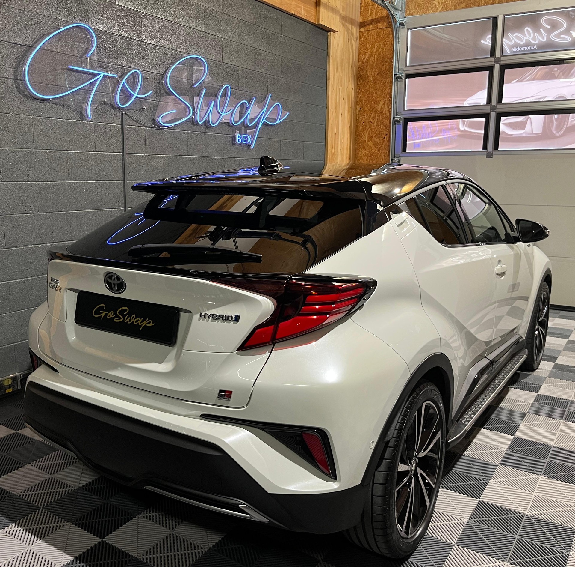 TOYOTA C-HR 2.0 HSD CVT GR Sport-showroom-element-3