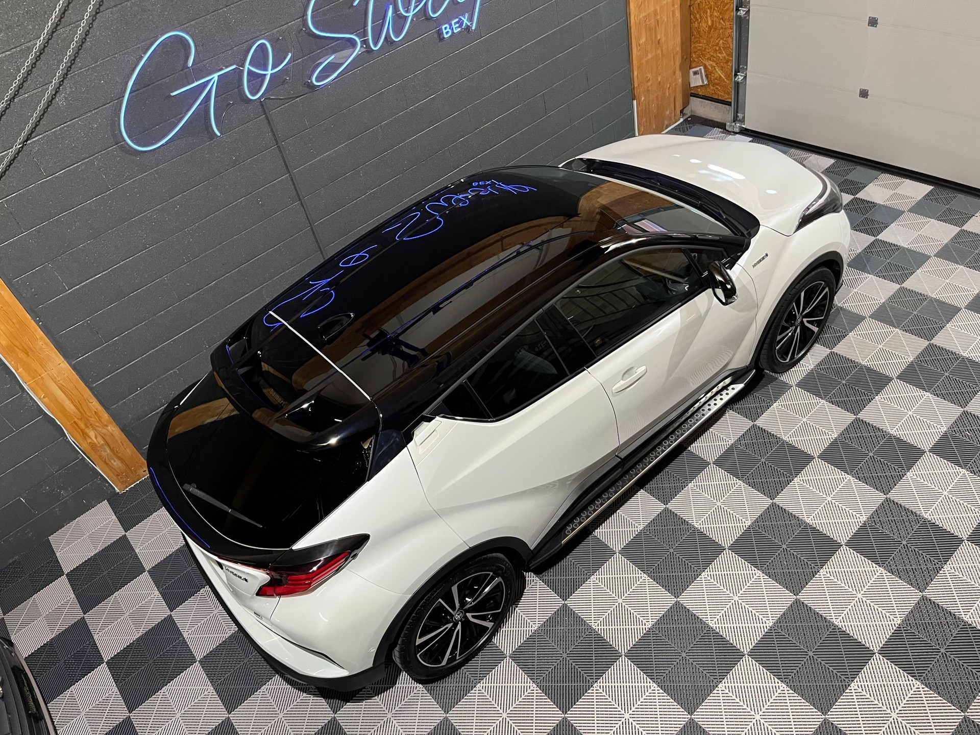 TOYOTA C-HR 2.0 HSD CVT GR Sport-showroom-element-2