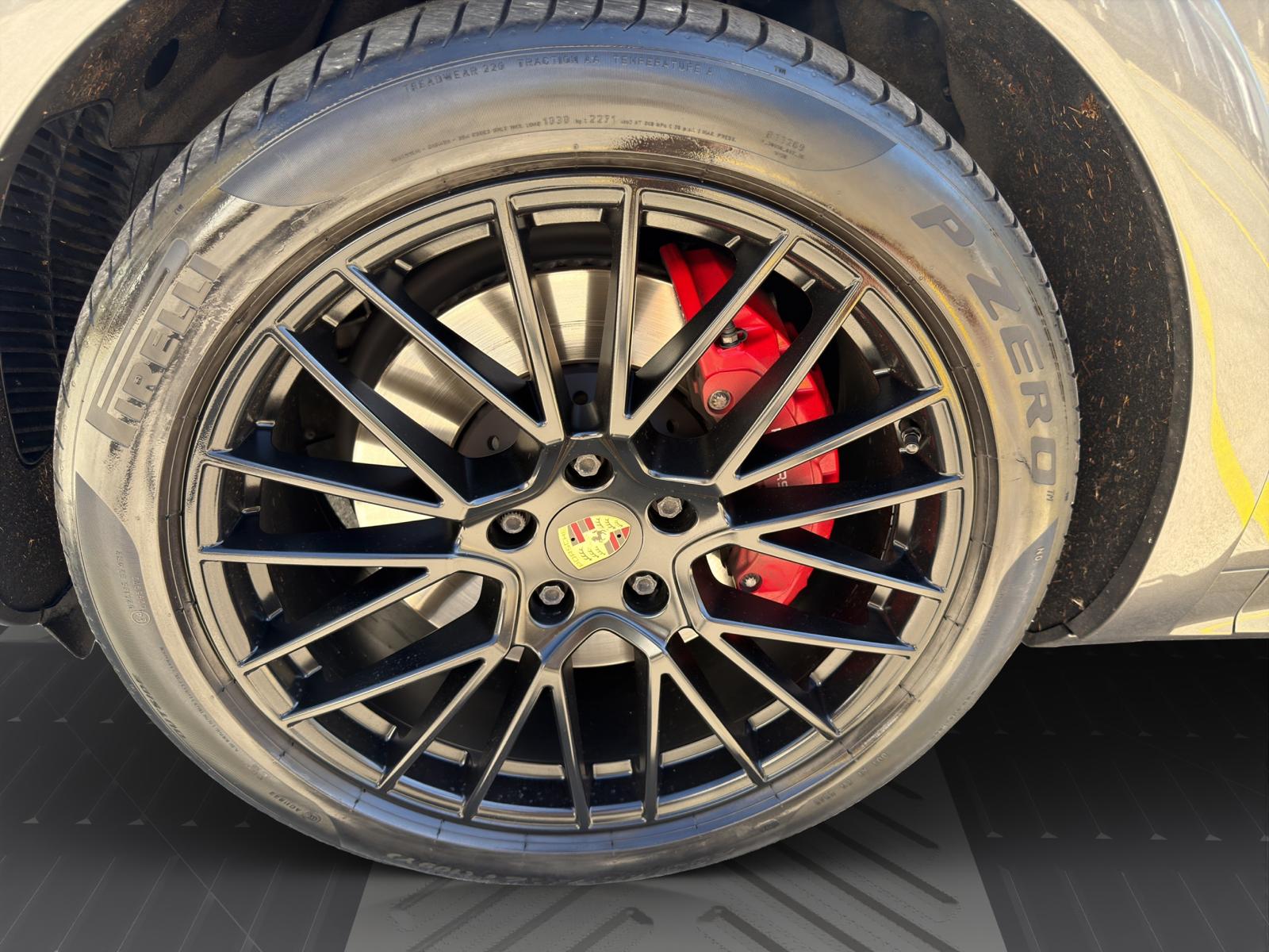 PORSCHE Cayenne GTS Coupé-image-23