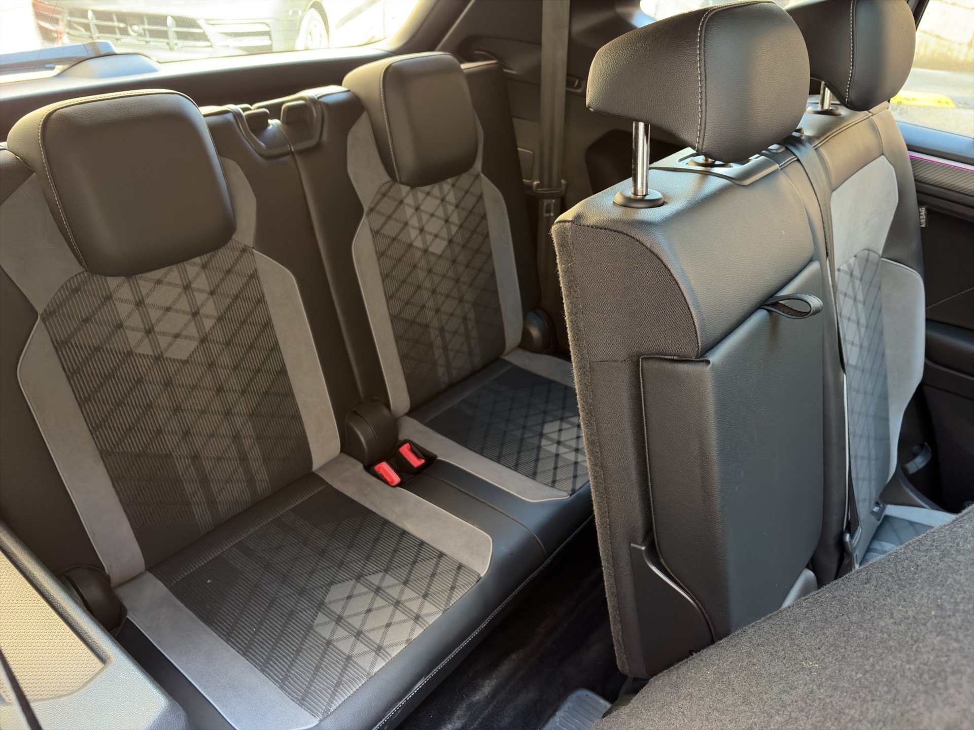 VW Tiguan Allspace 2.0 TDI SCR R-Line 4Motion DSG-image-15