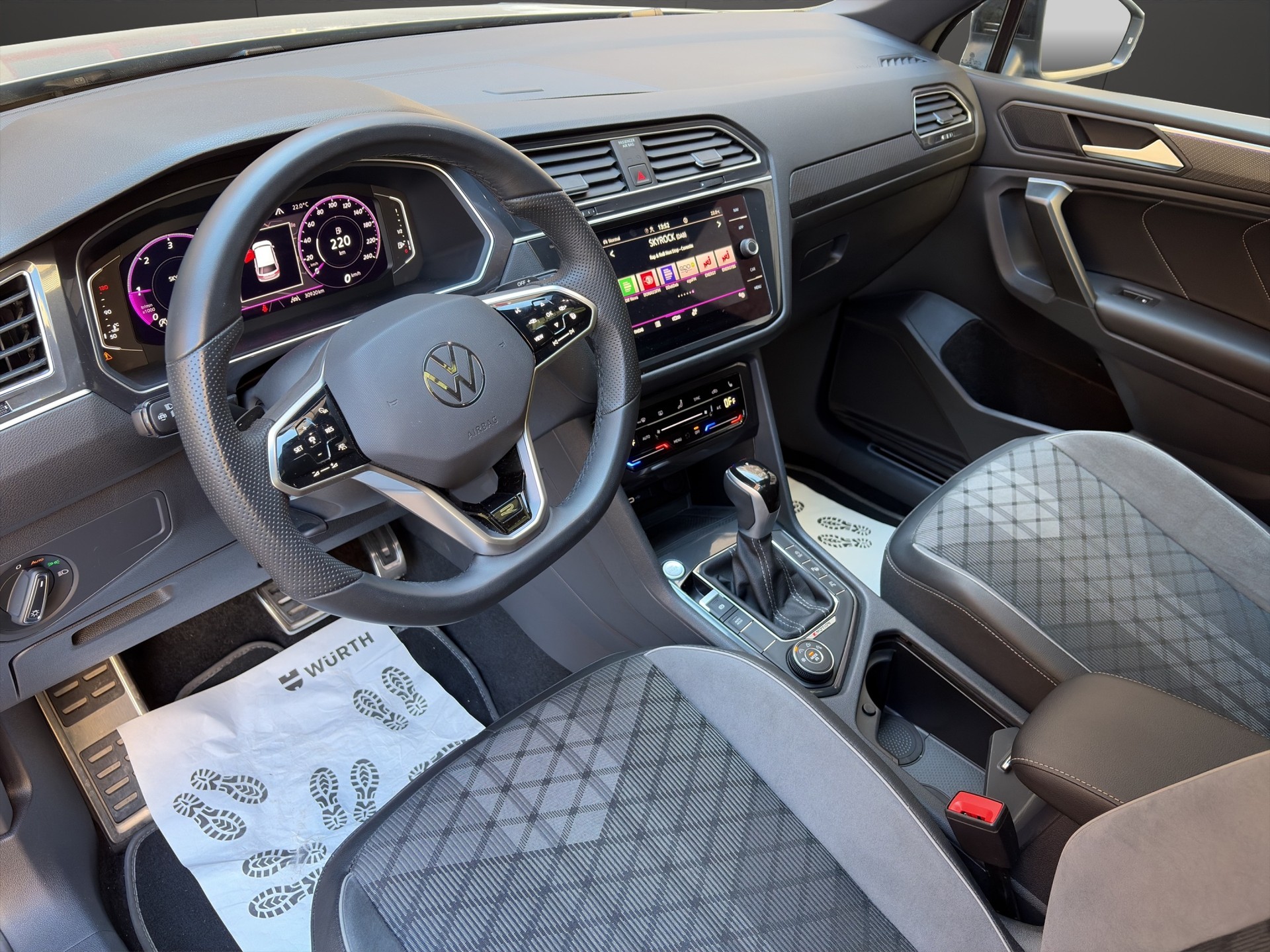 VW Tiguan Allspace 2.0 TDI SCR R-Line 4Motion DSG-image-17