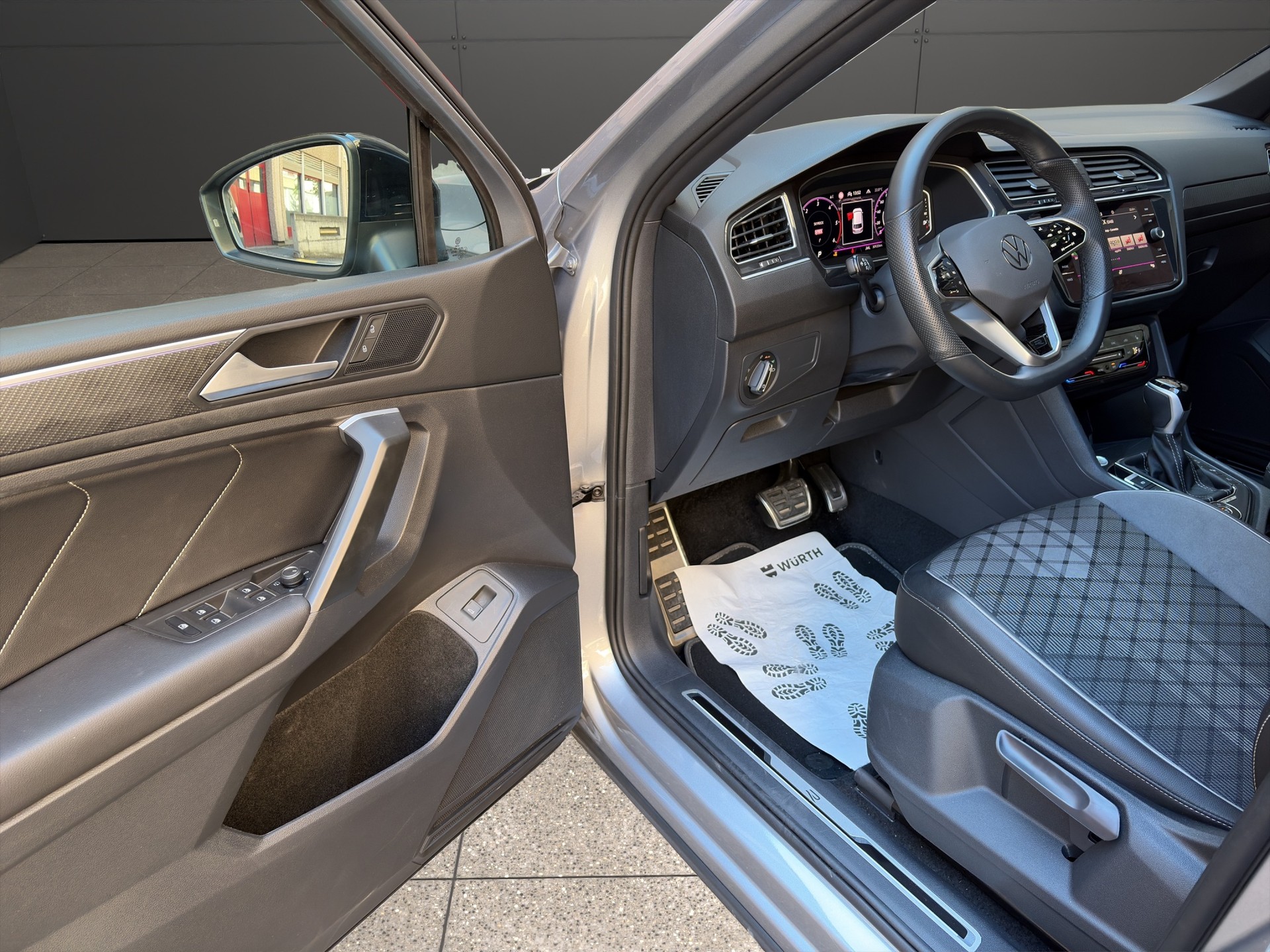VW Tiguan Allspace 2.0 TDI SCR R-Line 4Motion DSG-image-9