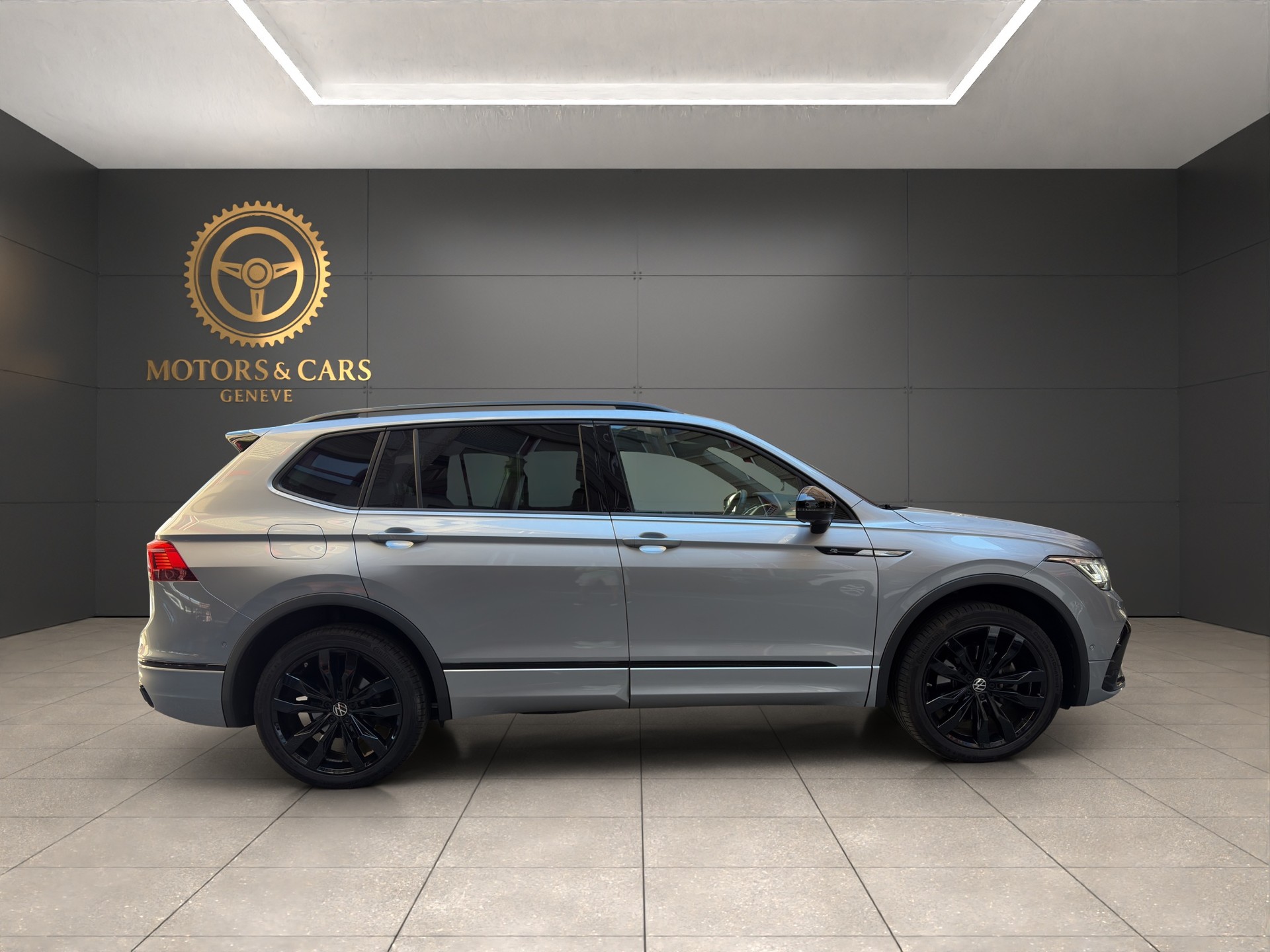 VW Tiguan Allspace 2.0 TDI SCR R-Line 4Motion DSG-image-5