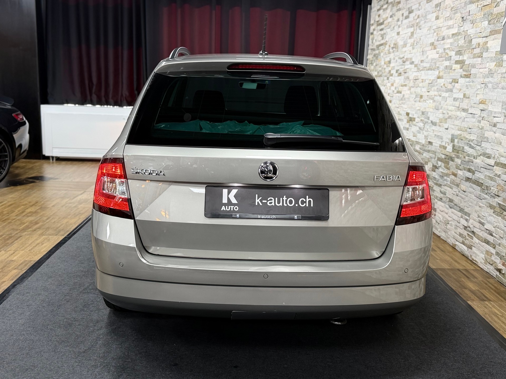 SKODA Fabia 1.2 TSI Ambition DSG-showroom-element-2