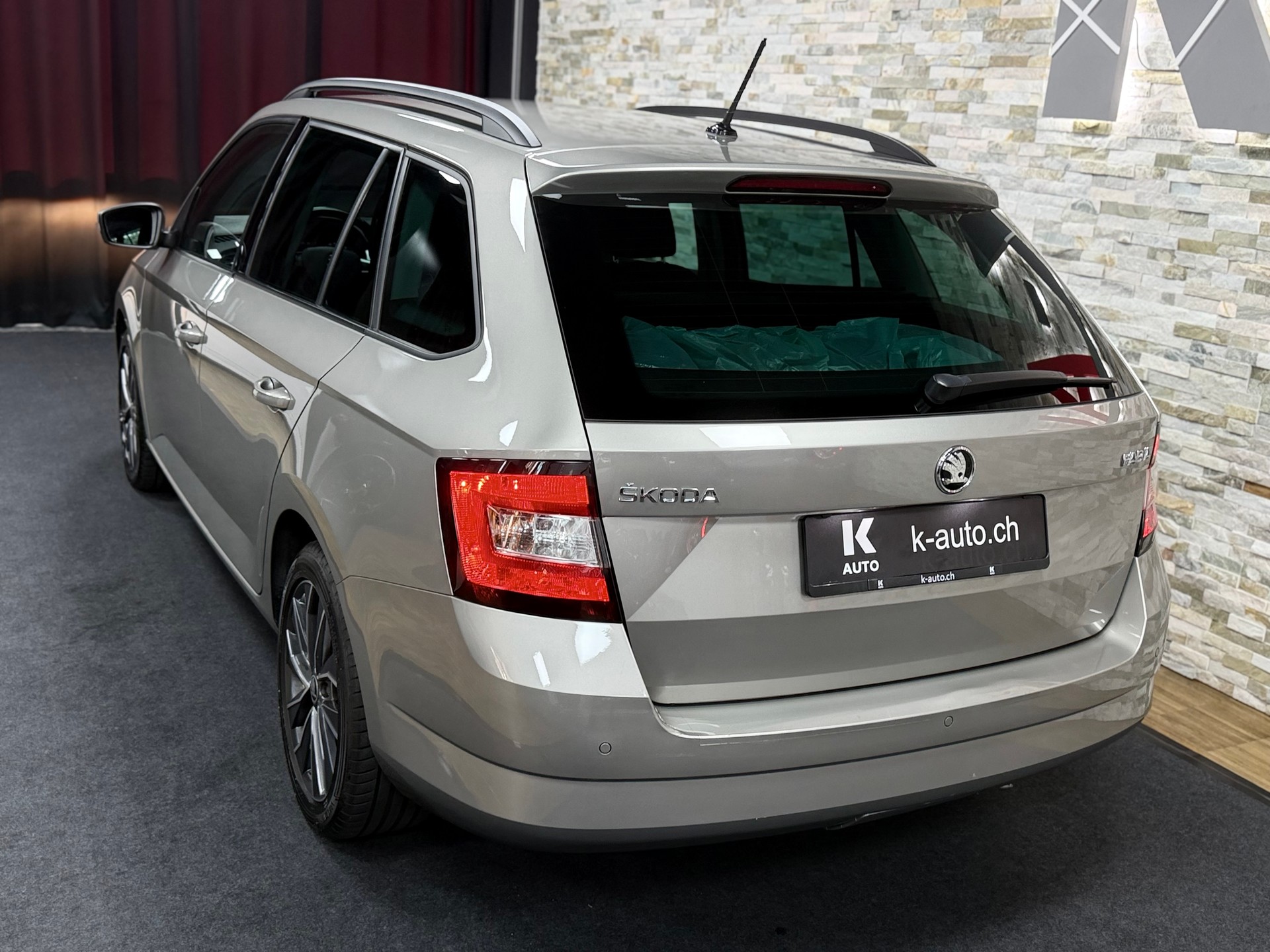 SKODA Fabia 1.2 TSI Ambition DSG-showroom-element-1