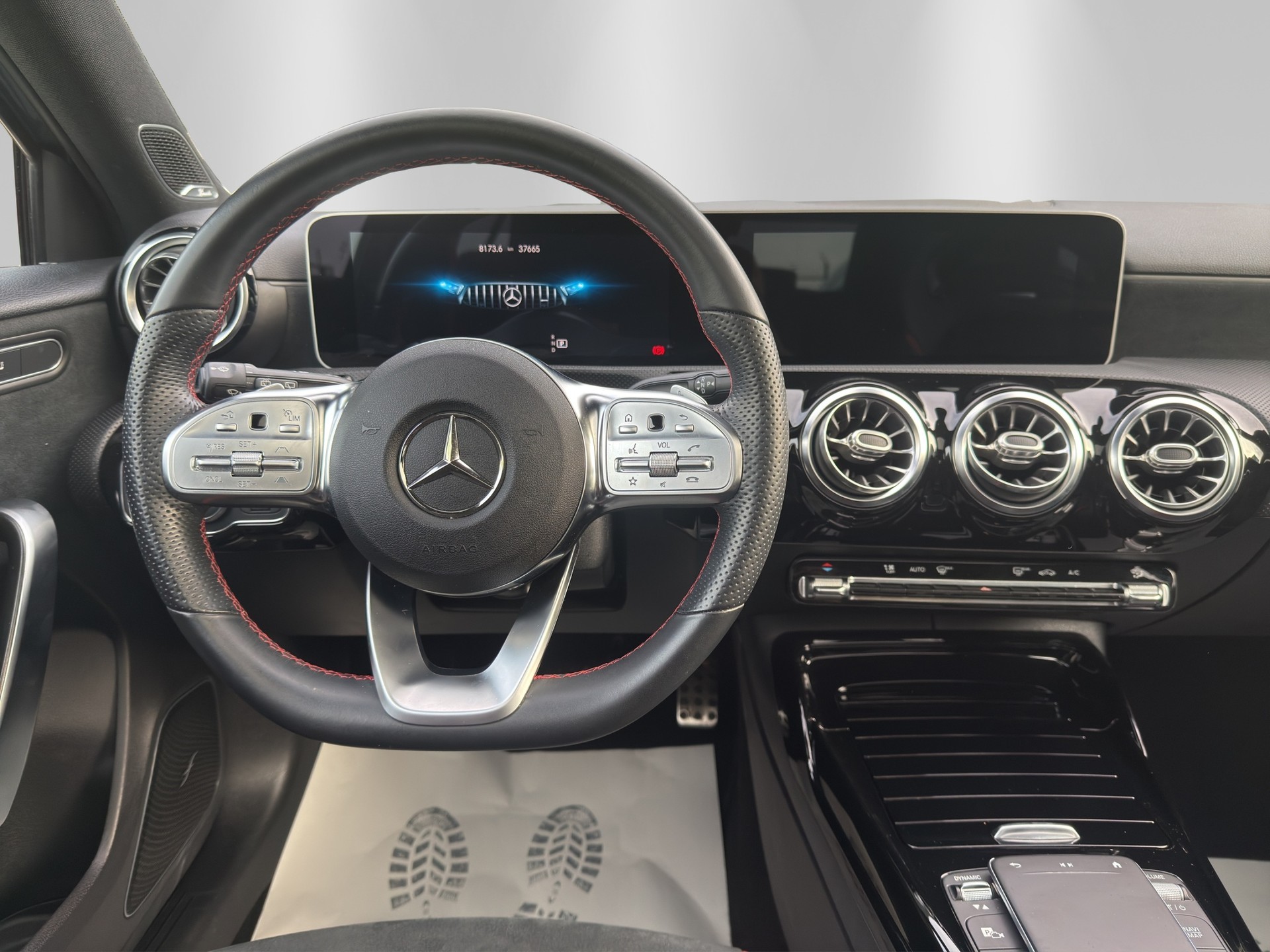 MERCEDES-BENZ A 45 AMG 4Matic+ Speedshift-image-9