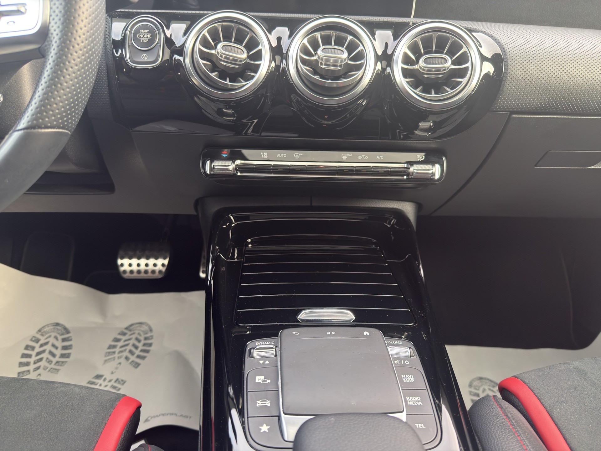 MERCEDES-BENZ A 45 AMG 4Matic+ Speedshift-image-11