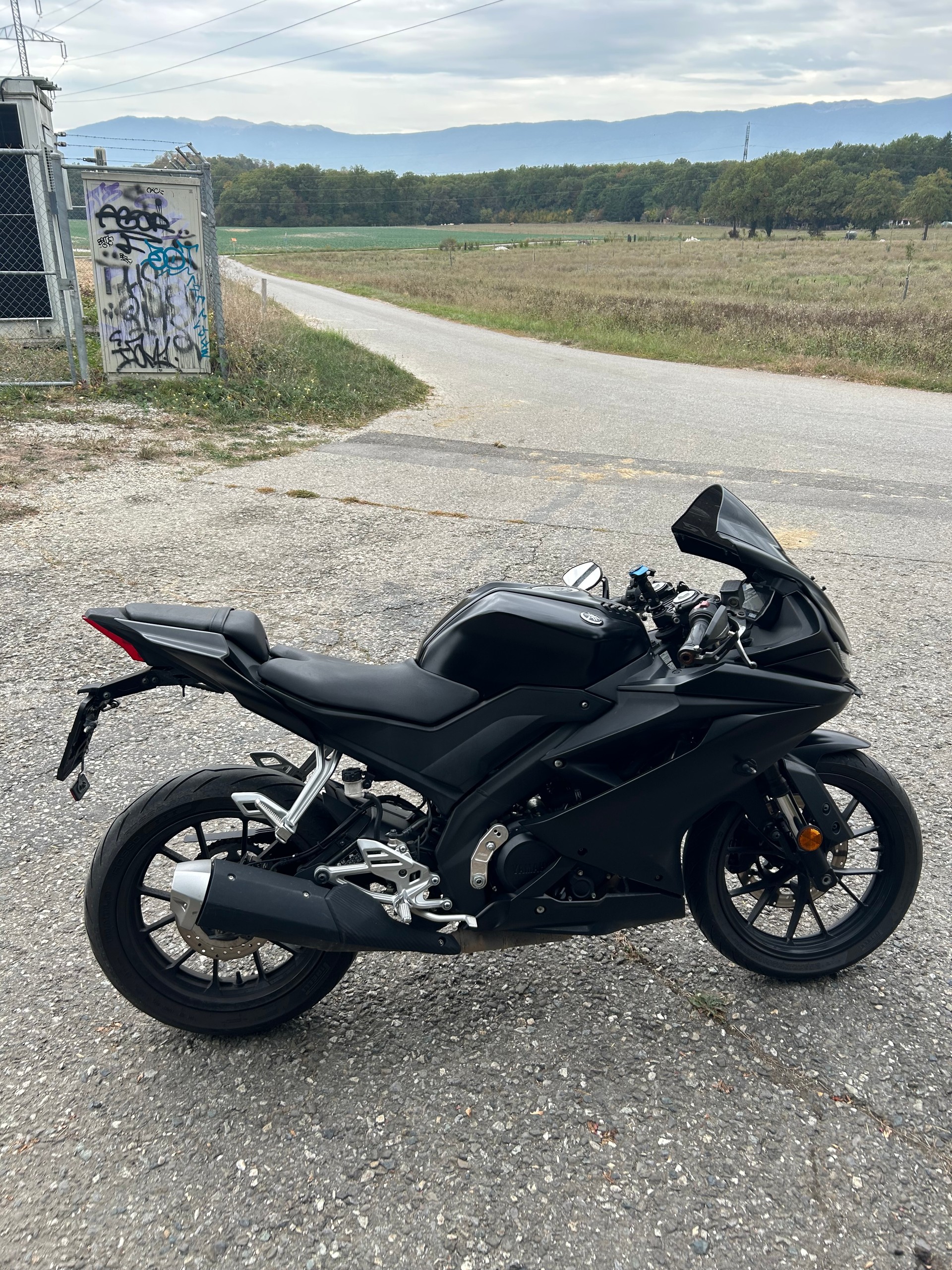 YAMAHA YZF-R 125 ABS-image-2