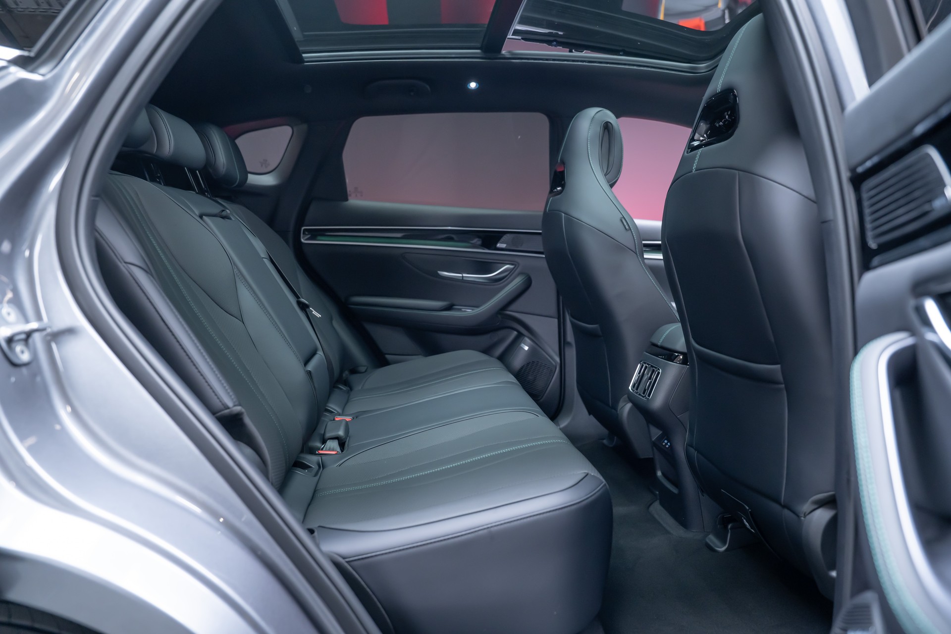 BYD Seal U DM-i Comfort / Panorama / Head-Up Display / 360° Kamera-image-37