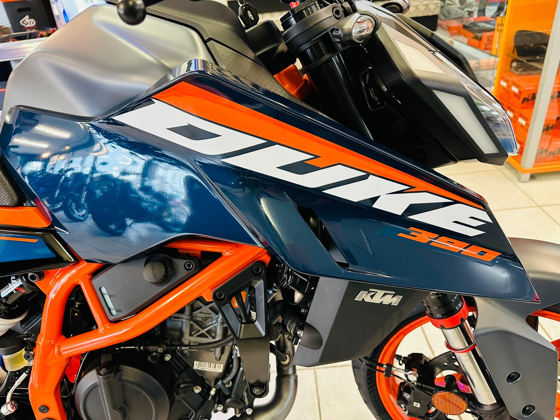 KTM 390 Duke-image-4