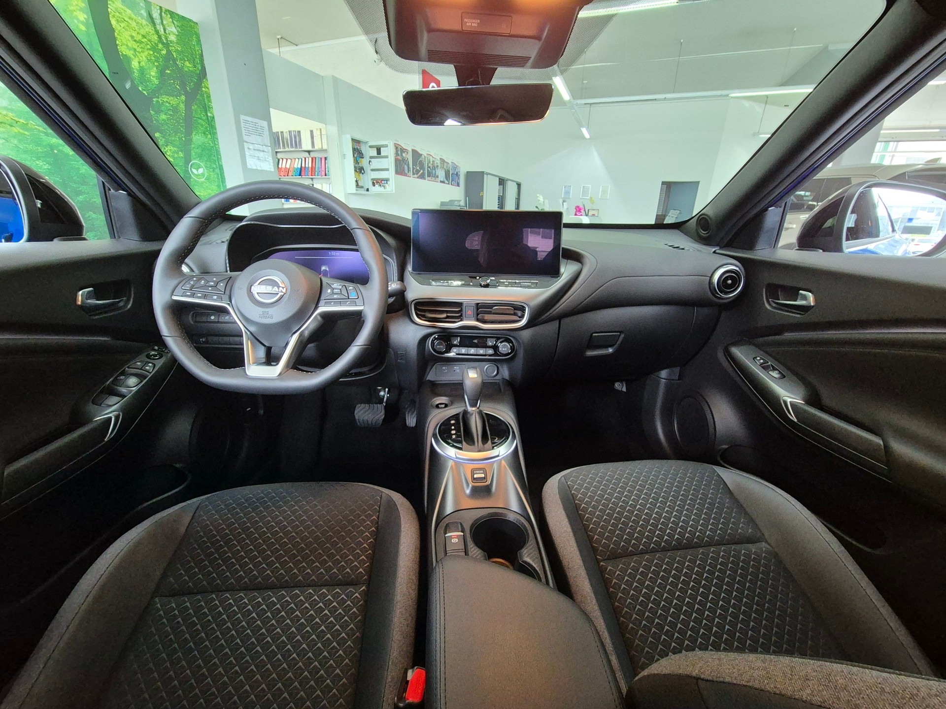 NISSAN Juke 1.6 FHEV N-Connecta-image-6