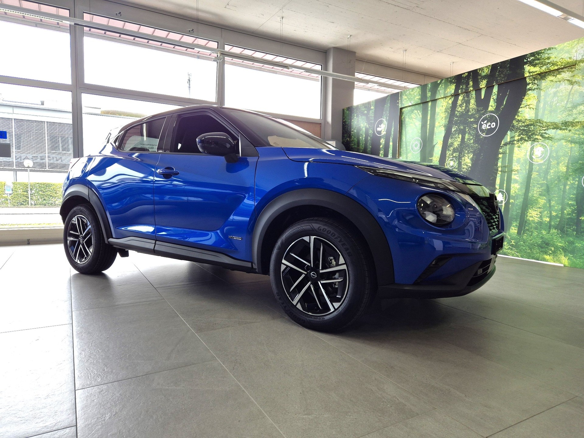 NISSAN Juke 1.6 FHEV N-Connecta-image-3