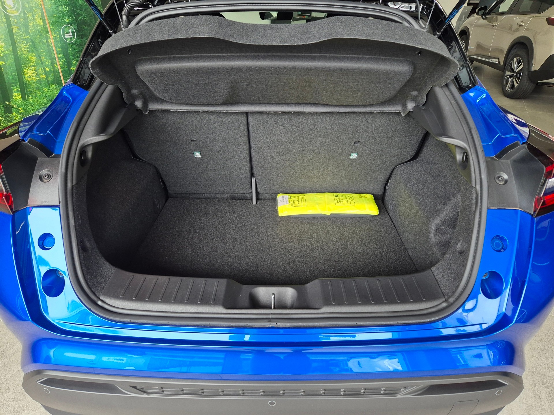 NISSAN Juke 1.6 FHEV N-Connecta-image-4