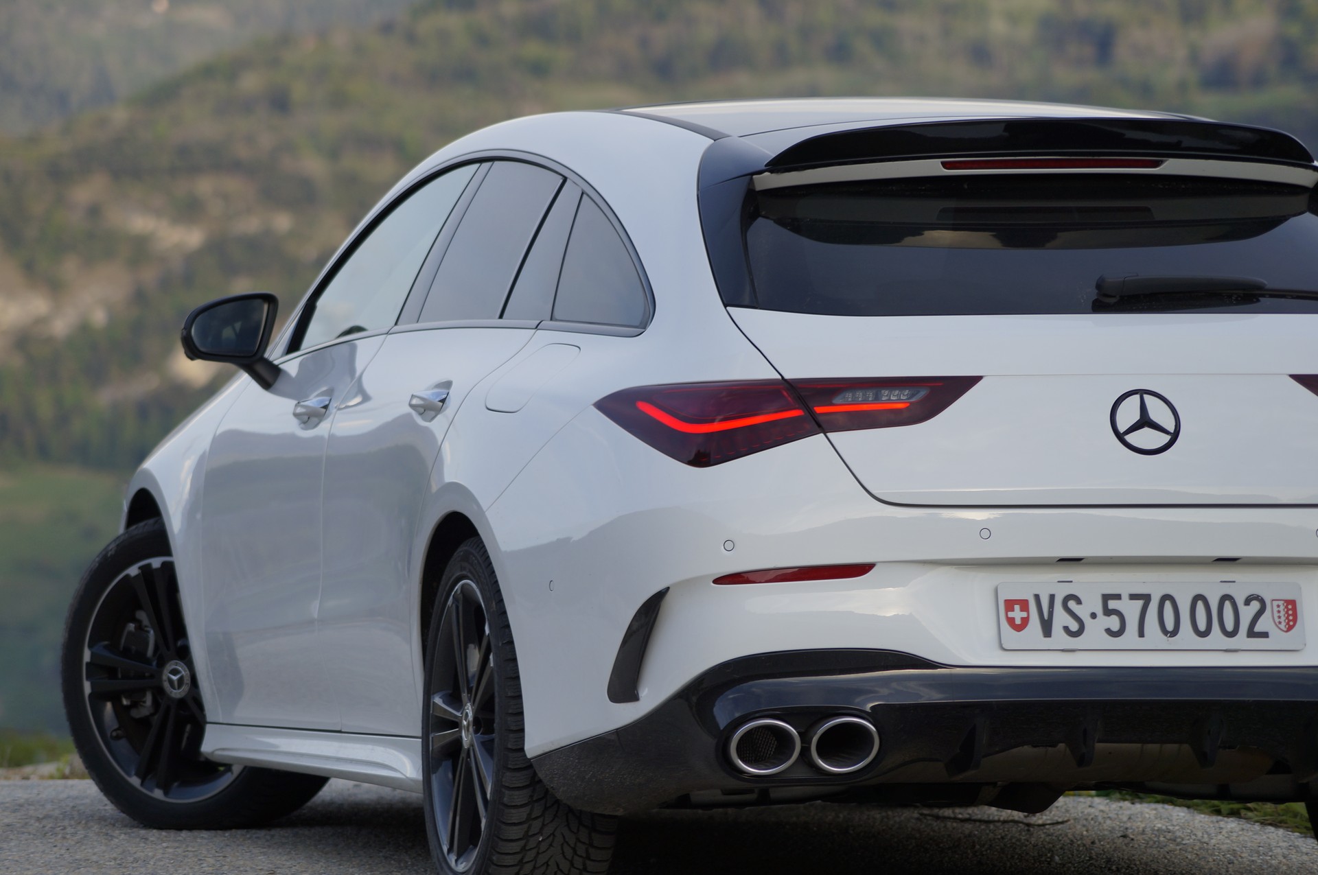 MERCEDES-BENZ CLA Shooting Brake AMG 250 4Matic 8G-DCT-image-3