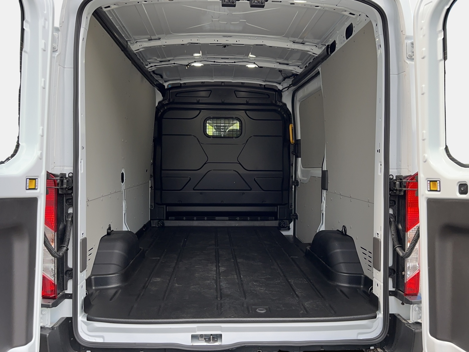 FORD E-Transit Van 350 L2 Trend RWD 68kWh-image-5