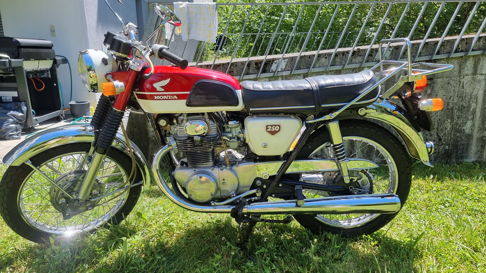 HONDA Veteranenfahrzeug im Originalzustand-image-2
