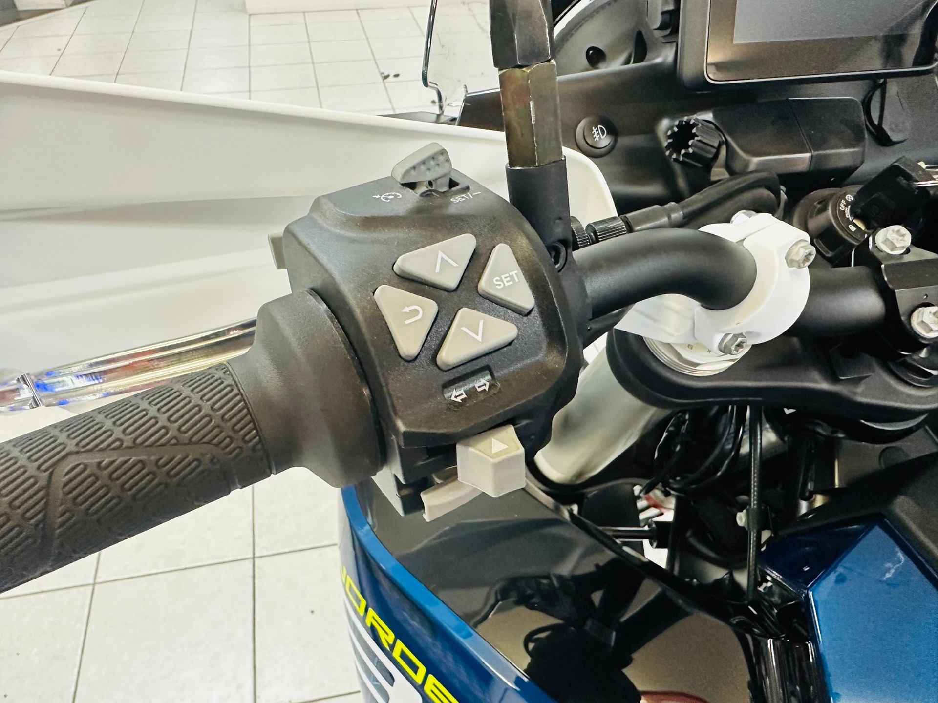 HUSQVARNA Norden 901 Expedition-image-5
