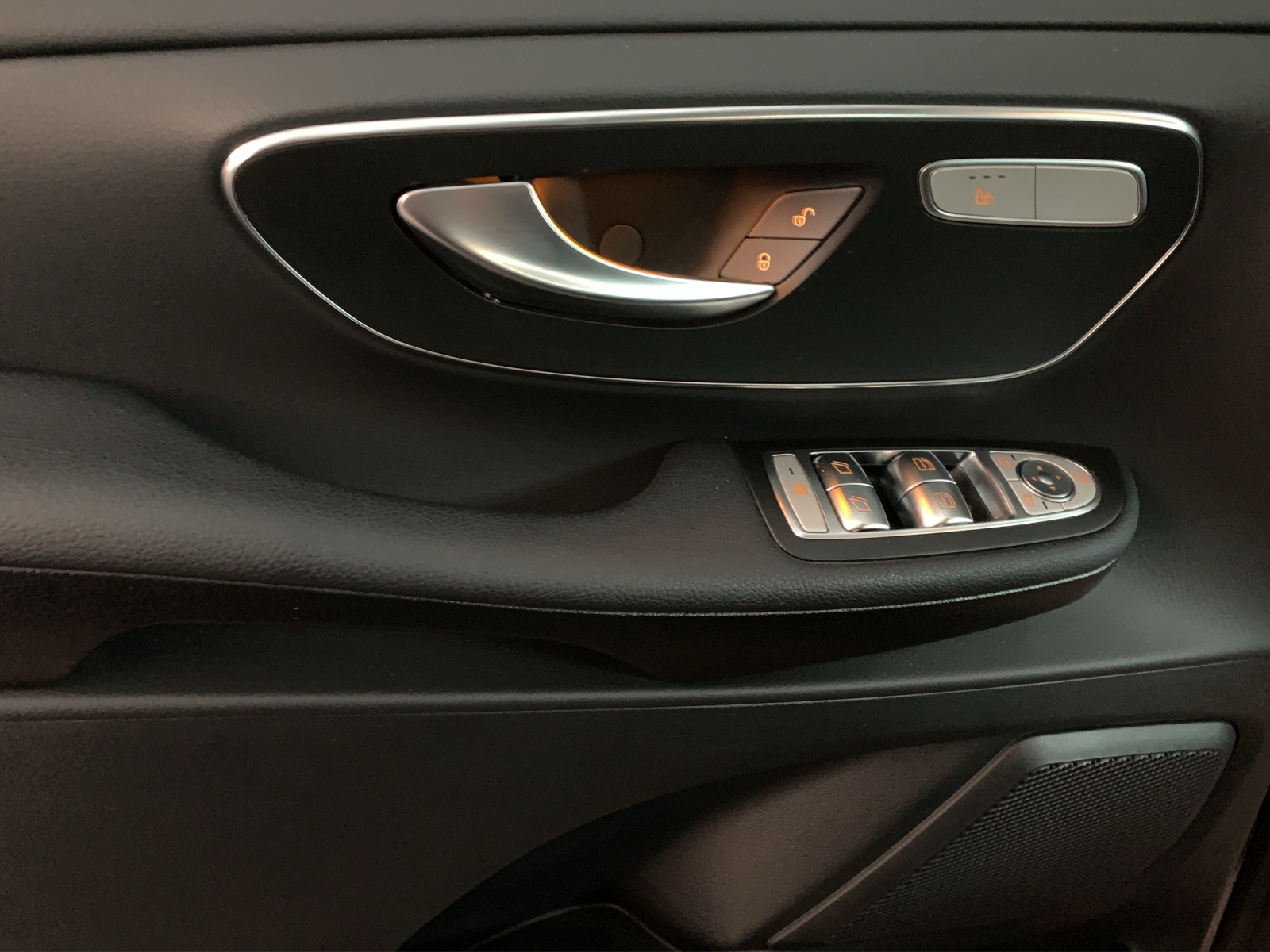 MERCEDES-BENZ V 250 d lang 4Matic 9G-Tronic-image-10
